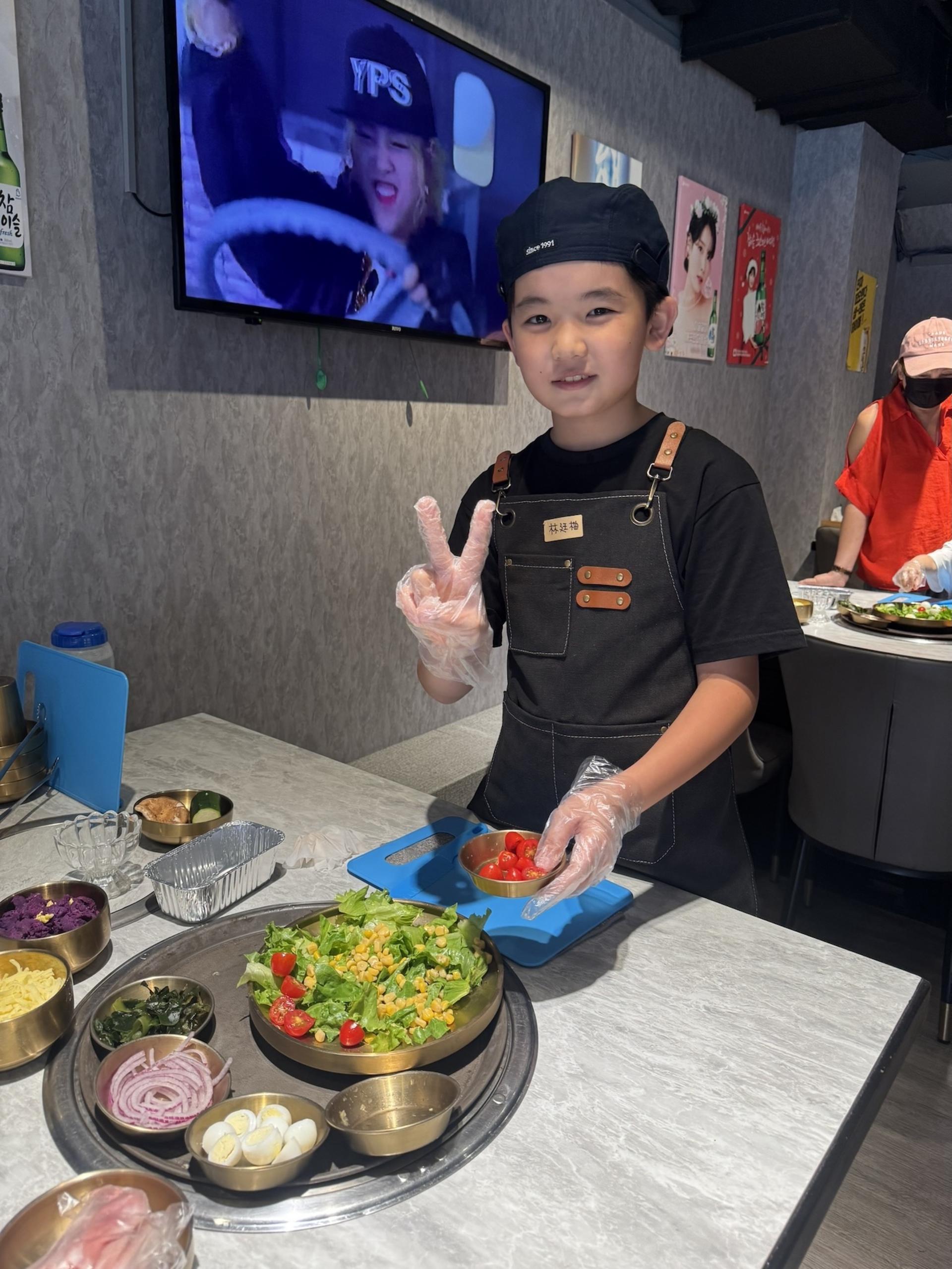 New Taipei: Little Barbecue Restaurant Manager Experience (Luzhou MRT Station) - Thumbnail 4