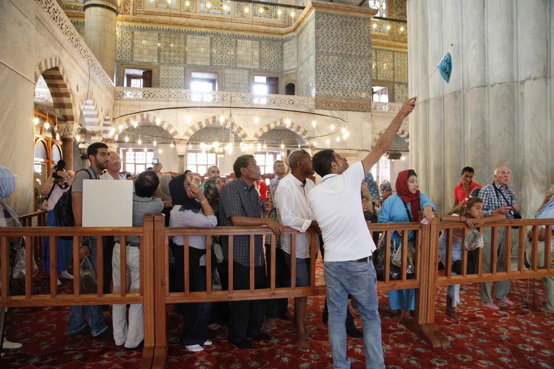 Hagia Sophia, Bosphorus Cruise, Blue Mosque, Balat, Pierre Loti Hill - Thumbnail 3