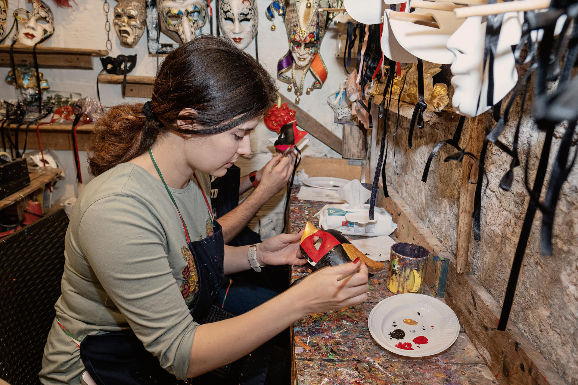 Mask Decoration Class in Venice - Thumbnail 5