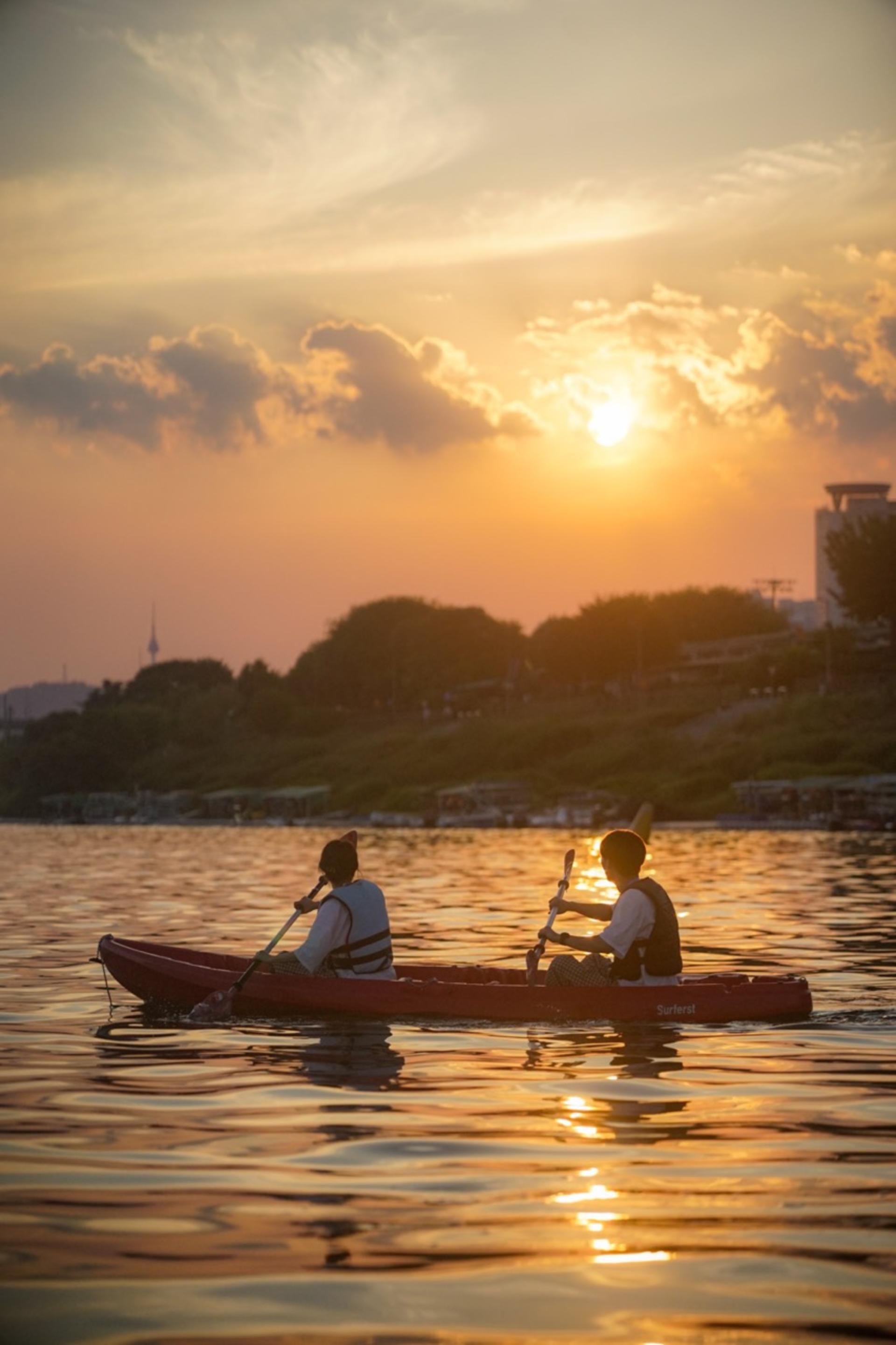Kayak & Paddleboard Adventure on the Han River in Seoul - Thumbnail 27