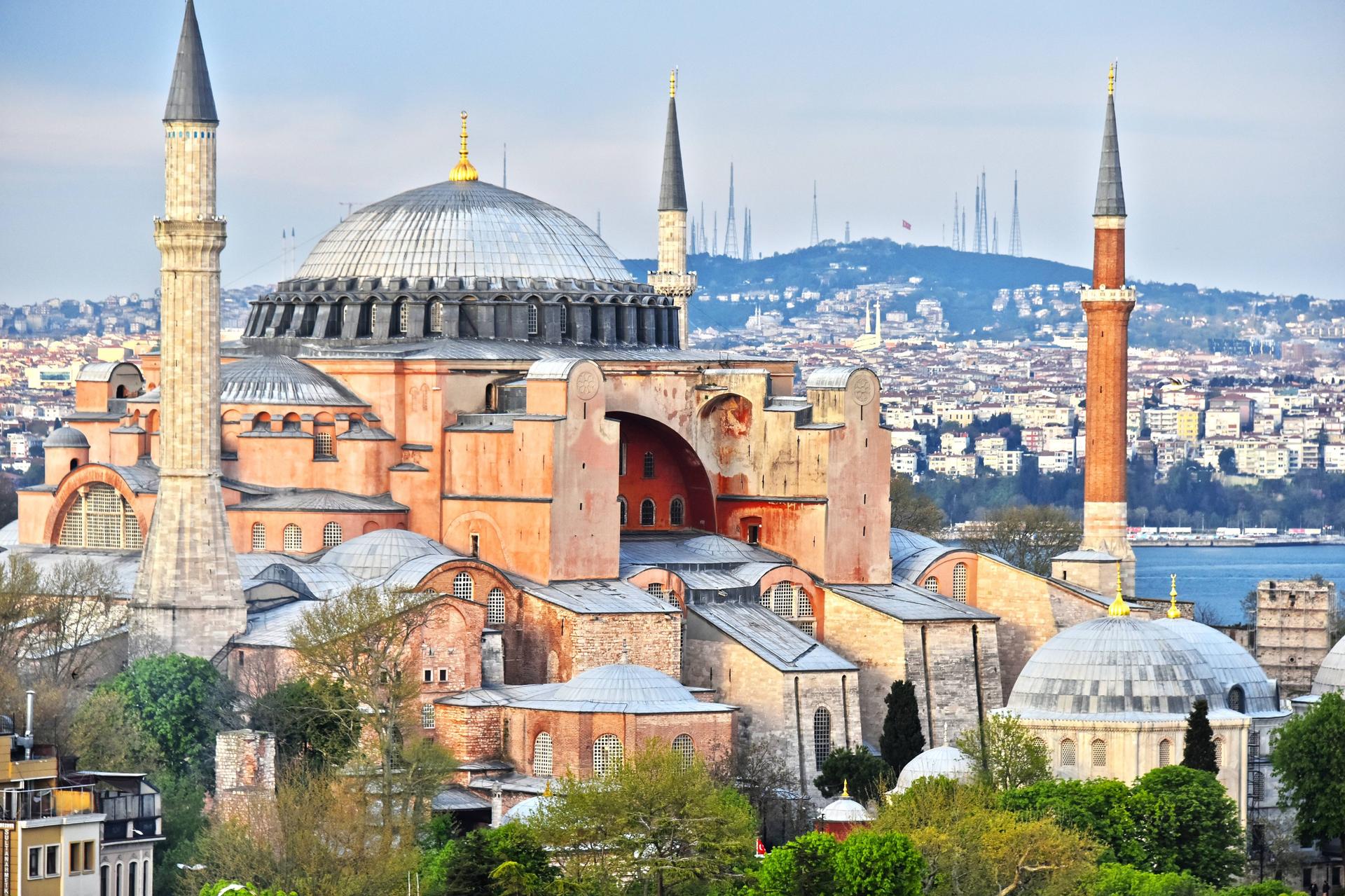 Blue Mosque and Hagia Sophia Walking Tour in Istanbul - Thumbnail 2
