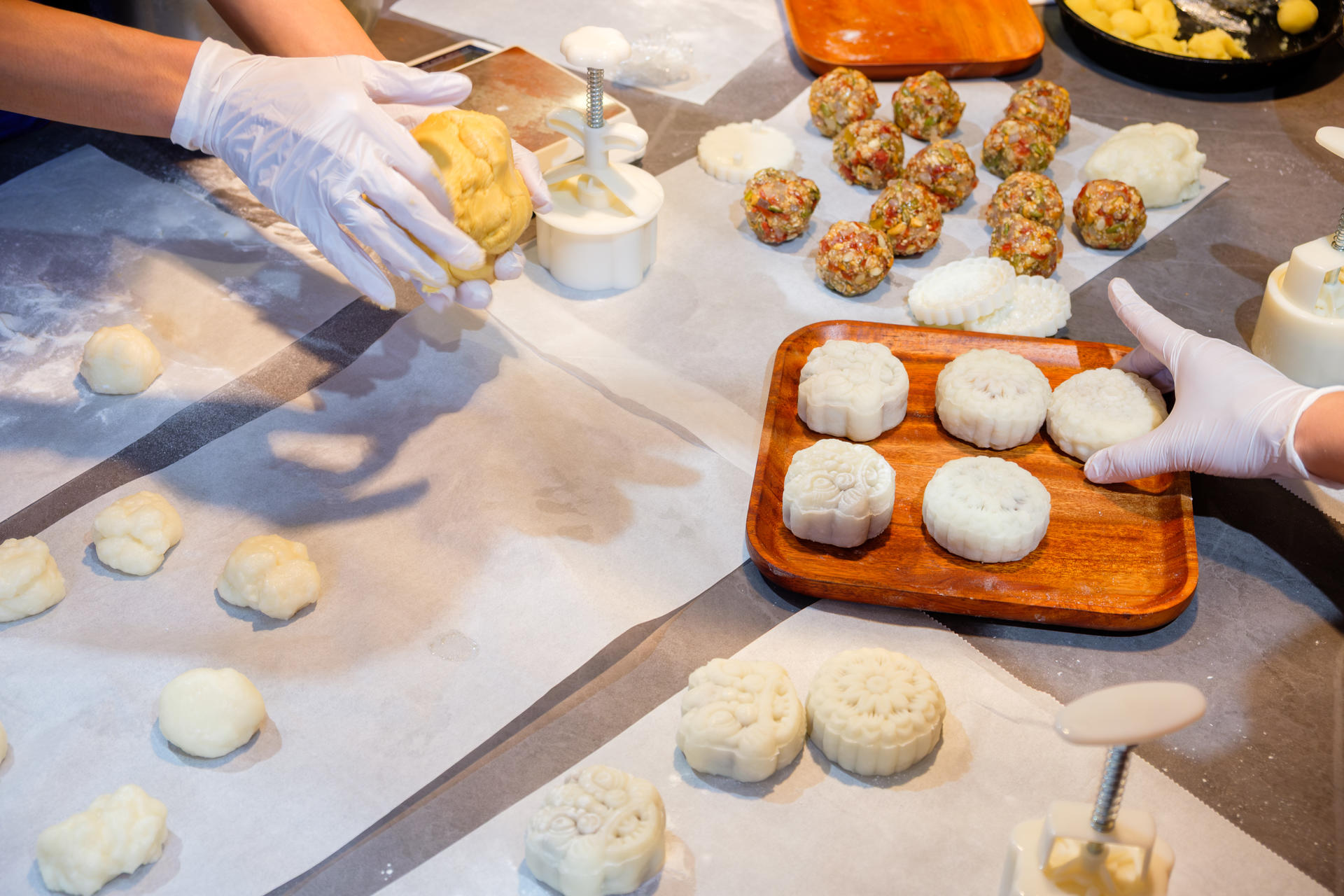 Mooncake Baking Experience with Vietnamese Tea Tasting in Hanoi - Thumbnail 16