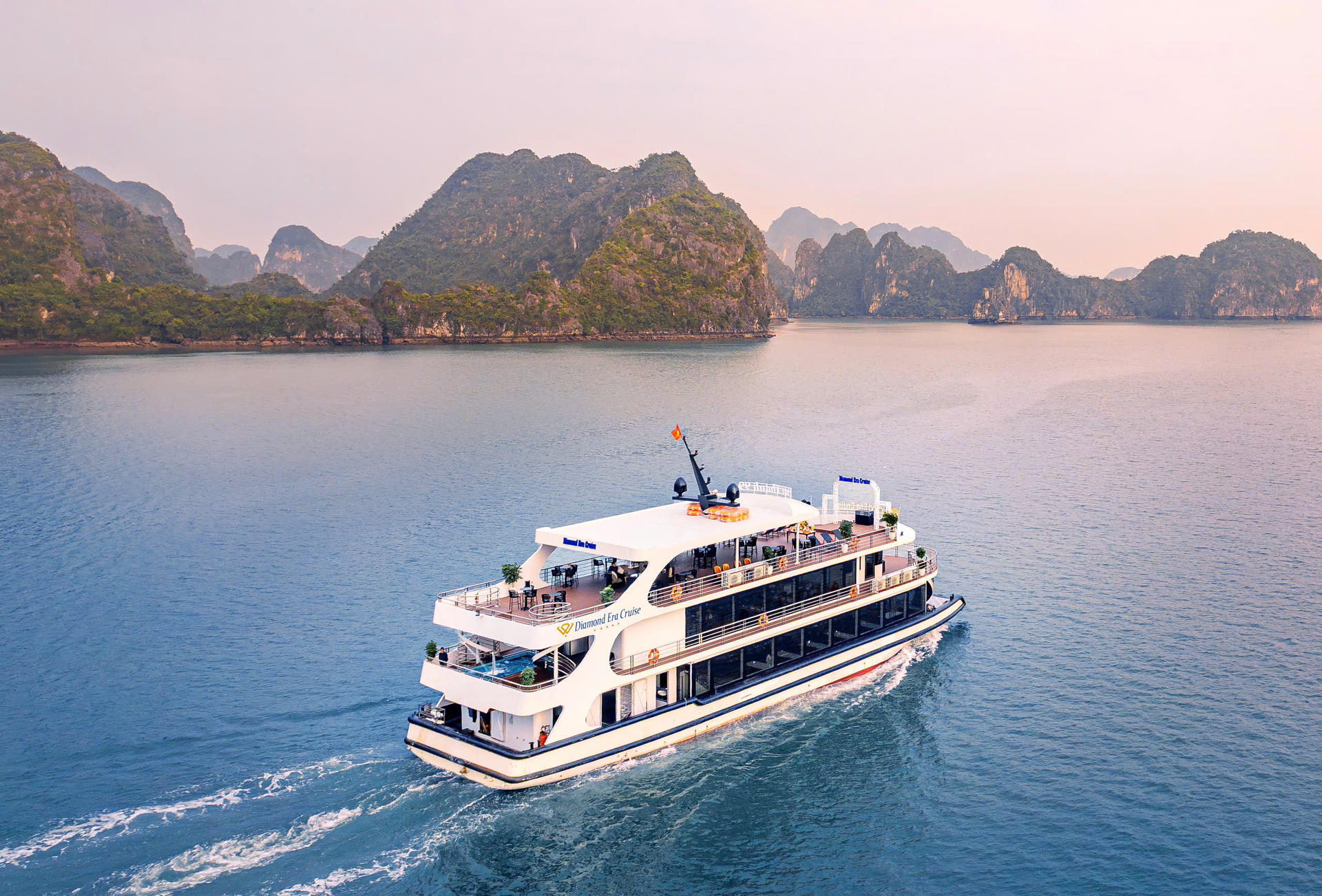 Diamond Era Luxury Day Cruise: Ha Long Bay, Sung Sot, Ti Top - Thumbnail 28