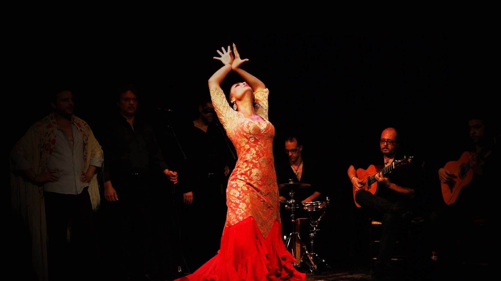 Barcelona old town walking tour with tapas and flamenco show - Thumbnail 3
