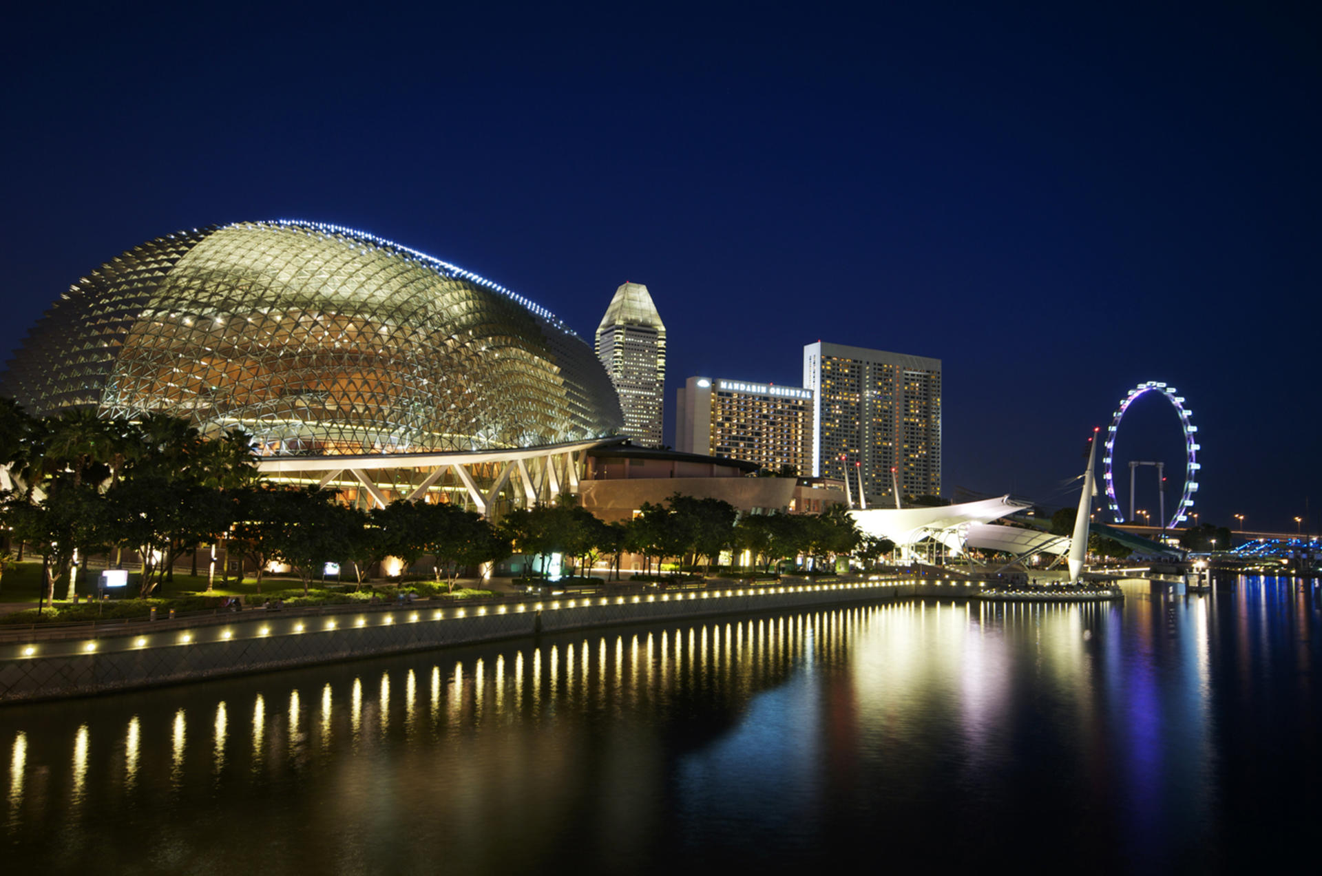 Singapore River Cruise and City Night Walking Tour - Thumbnail 4