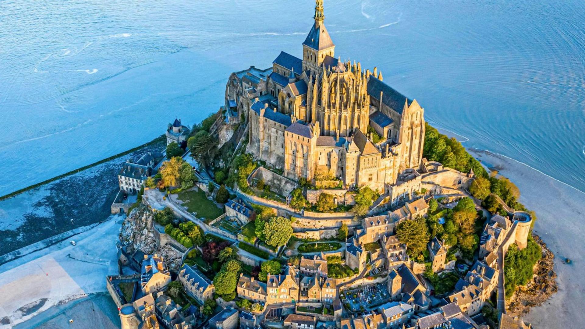 Mont Saint-Michel walking trip with audio guide - Thumbnail 6