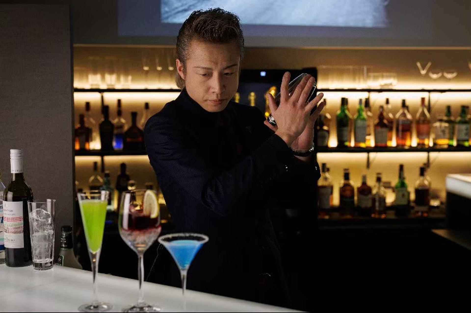 Close-Up Magic Show & Signature Cocktails in Tokyo - Thumbnail 4
