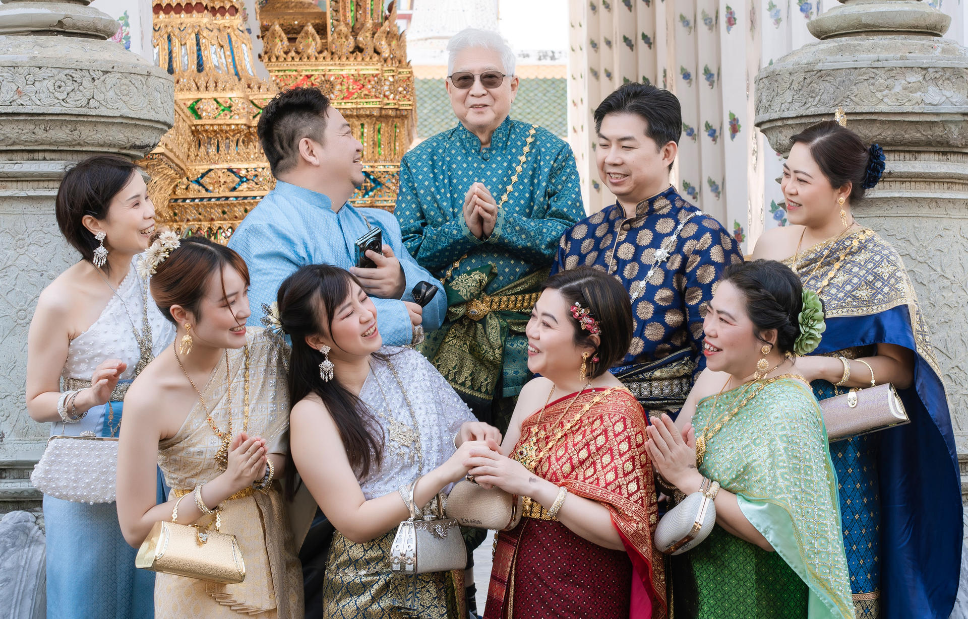 Professional Thai Costume Photography at Wat Arun, Bangkok - Thumbnail 8