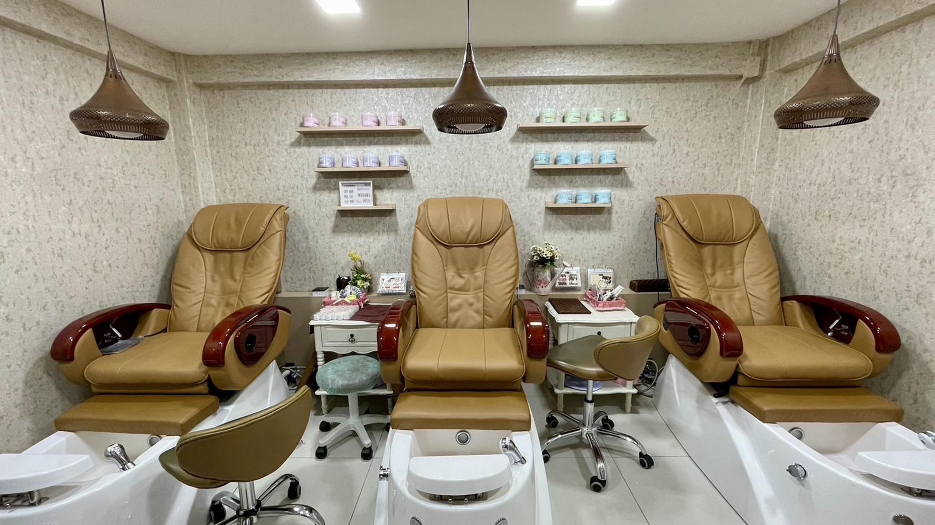 Lek Massage at Sukhumvit 22 Experience in Bangkok - Thumbnail 3