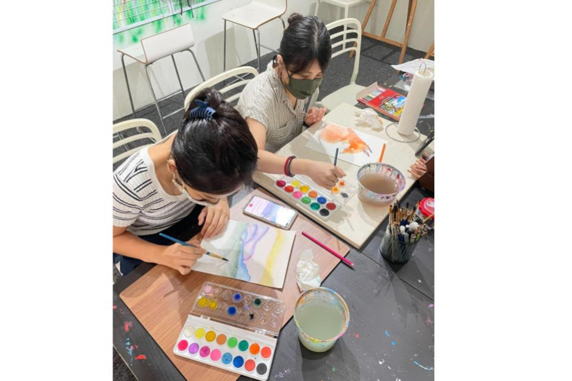 3-hour Art Jamming Class with Free Flow Drinks in Singapore - Thumbnail 5