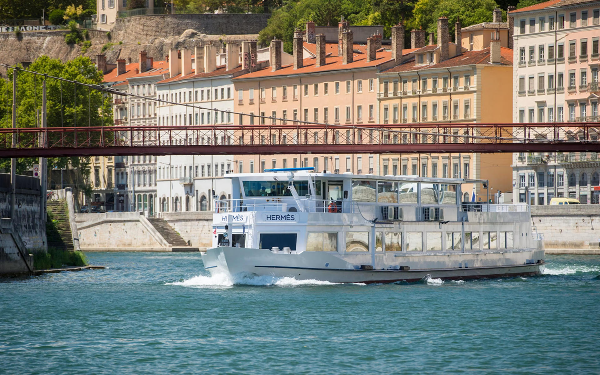 Lunch Cruise Experience on the Saone in Lyon - Thumbnail 3