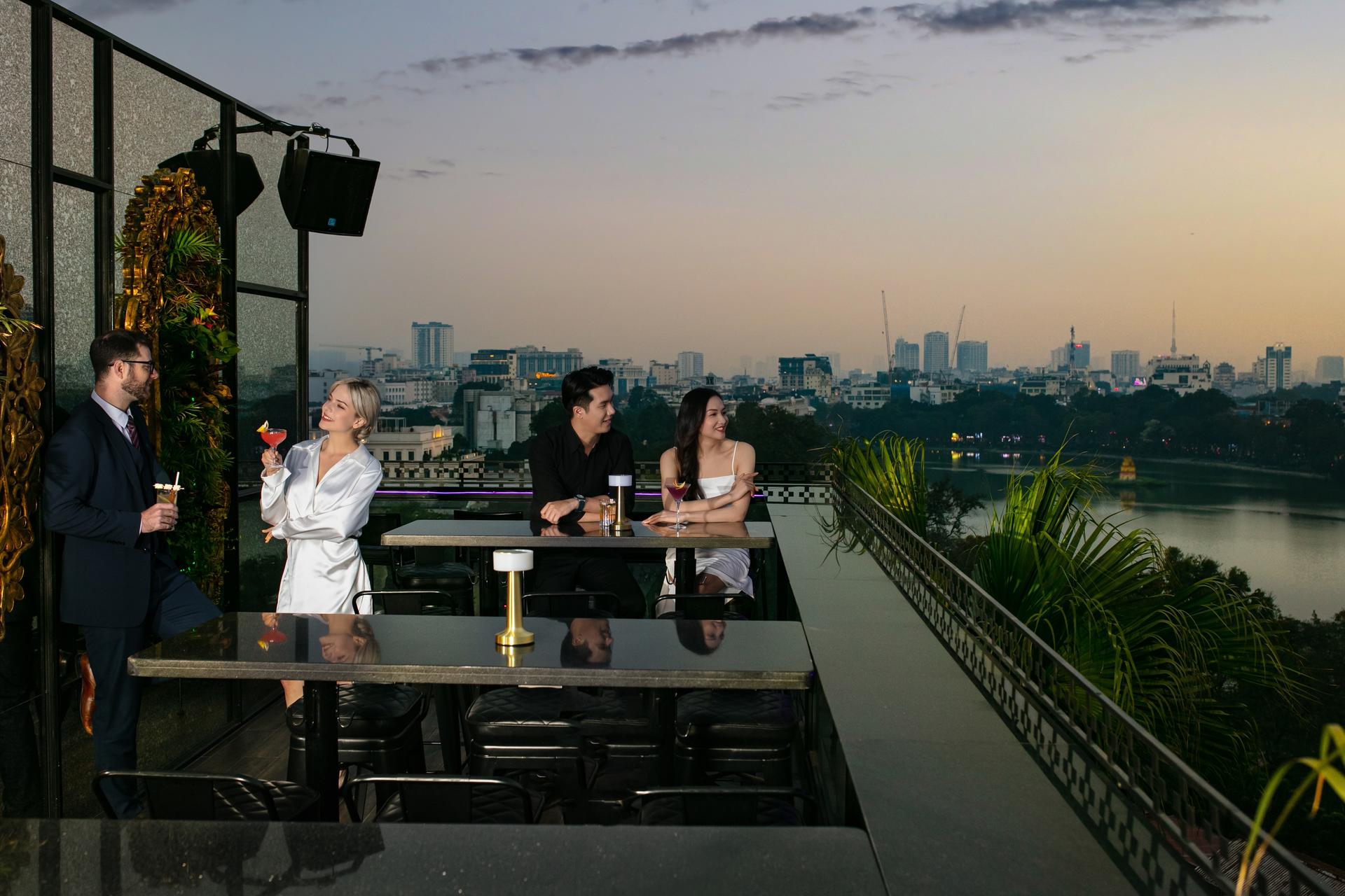 Majesty Sky Bar Cocktails & City Views in Hanoi - Thumbnail 5