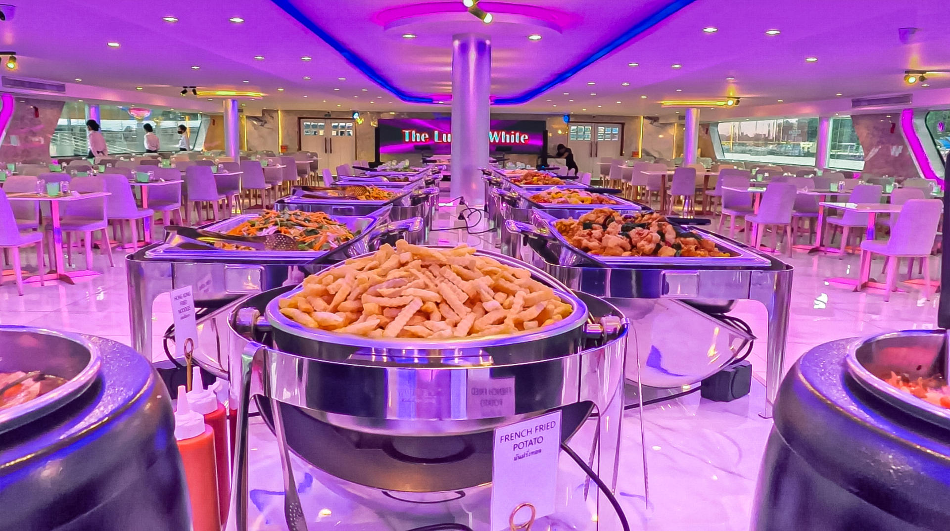 The Luxury White Dinner Cruise in Bangkok - Thumbnail 26