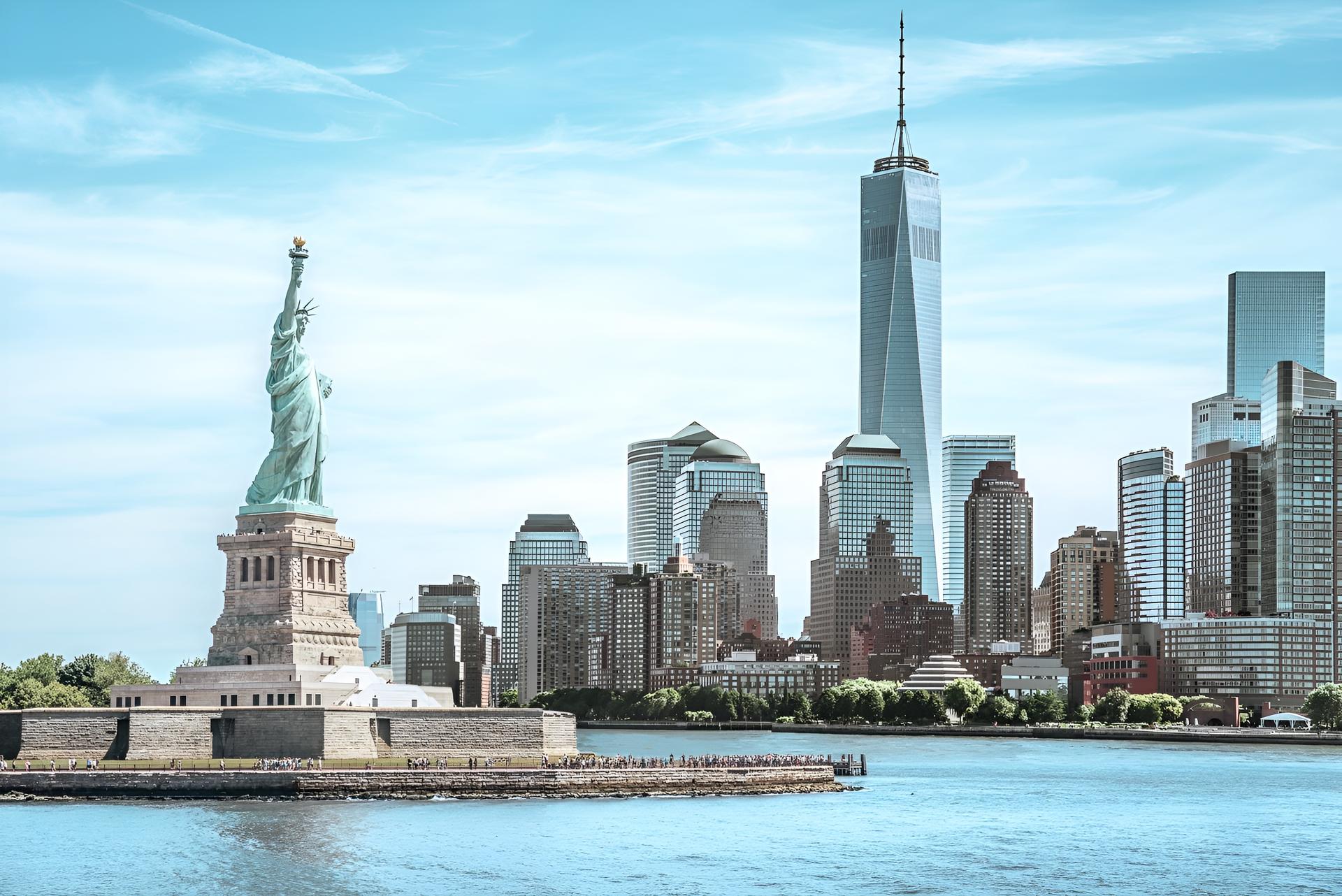 60 Minute Statue of Liberty and Ellis Island Cruise in New York - Thumbnail 3