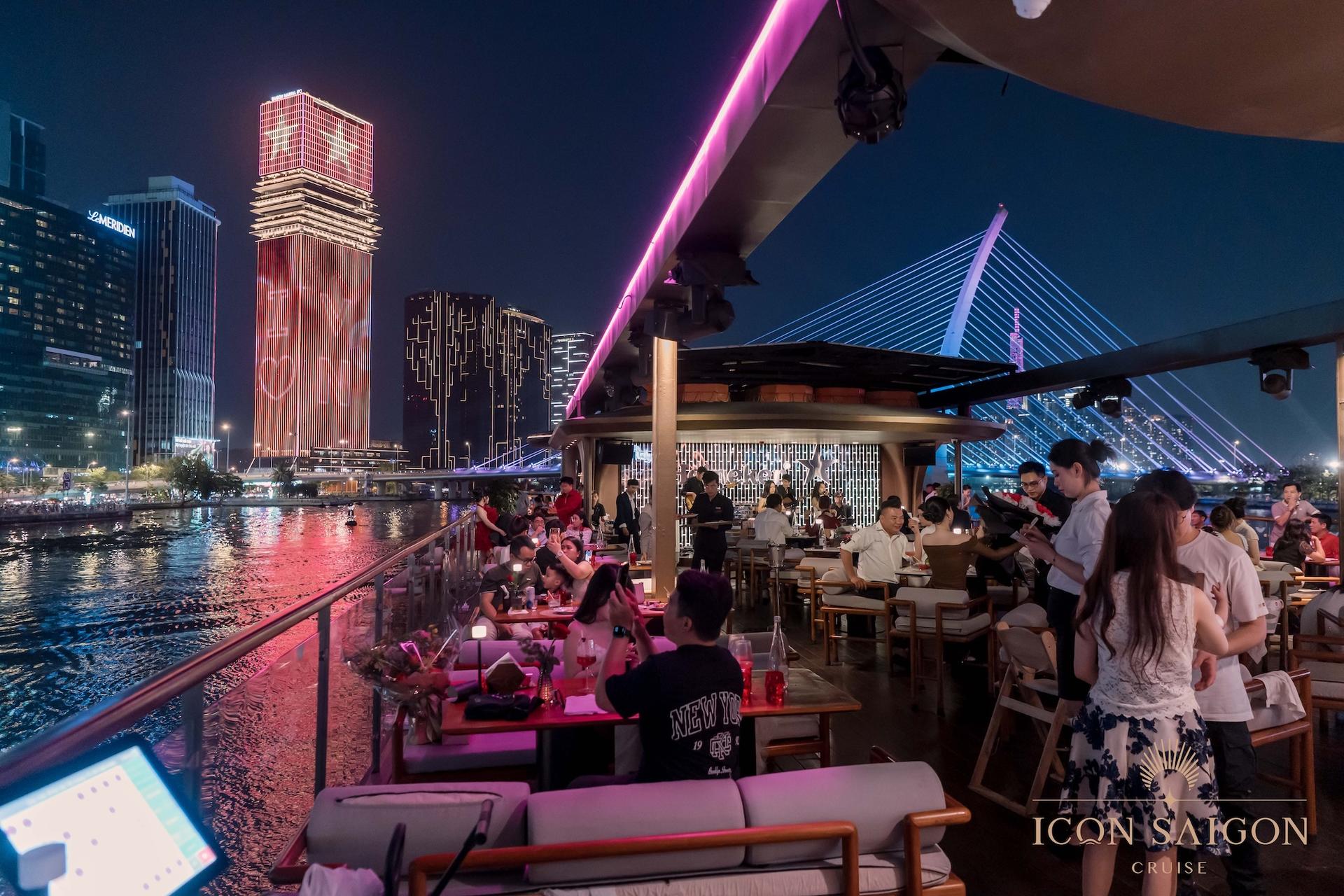 ICON Saigon - Luxury Dining Cruise in Ho Chi Minh City - Thumbnail 7