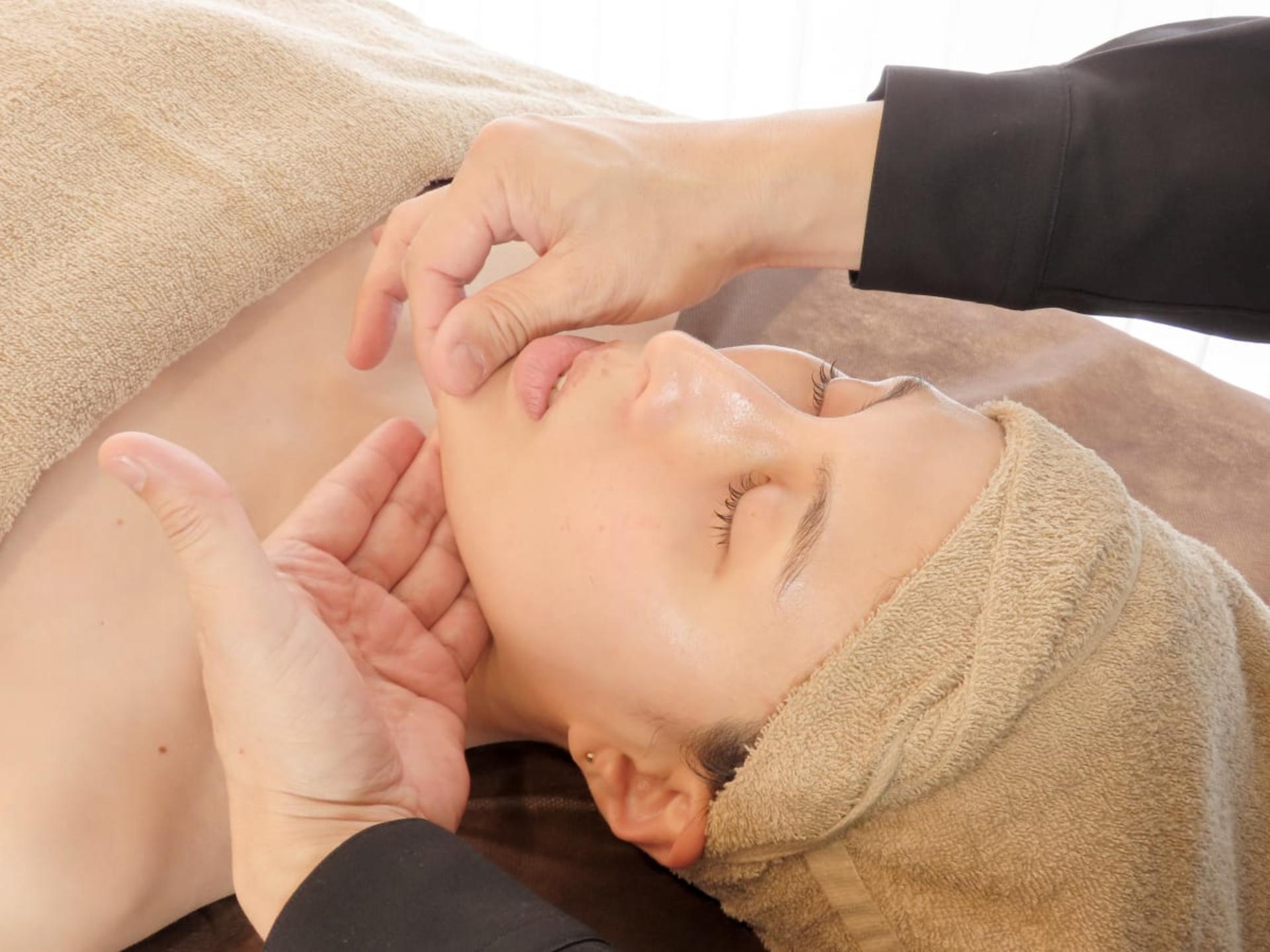 [Un Giorno Felice Omotesando Store] Massage & Deep Facial Treatments - Thumbnail 7