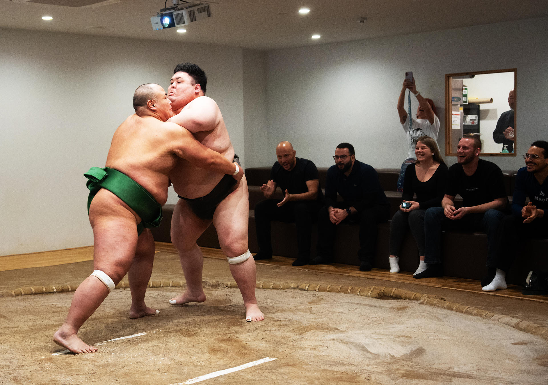 Osaka: Sumo Live Match Show with Audience Challenge - Thumbnail 18