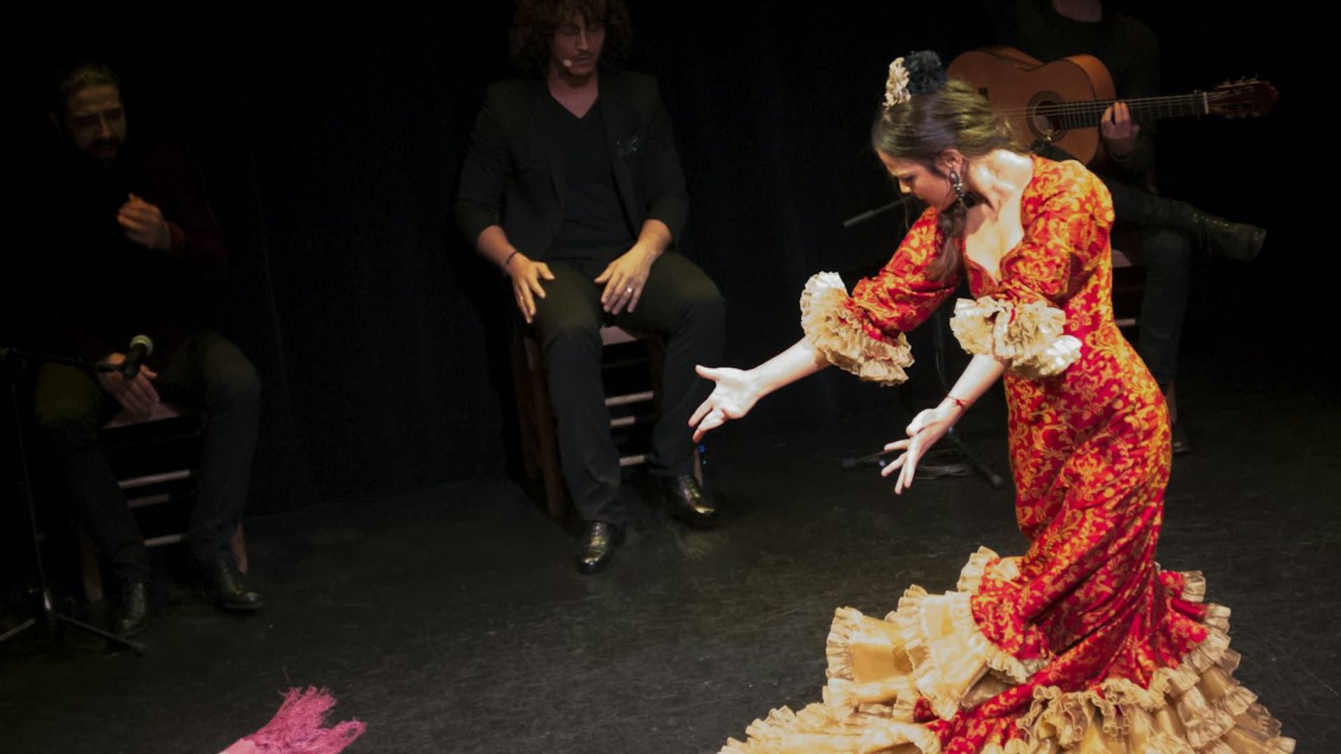 Triana Theater Flamenco Show in Seville - Thumbnail 5