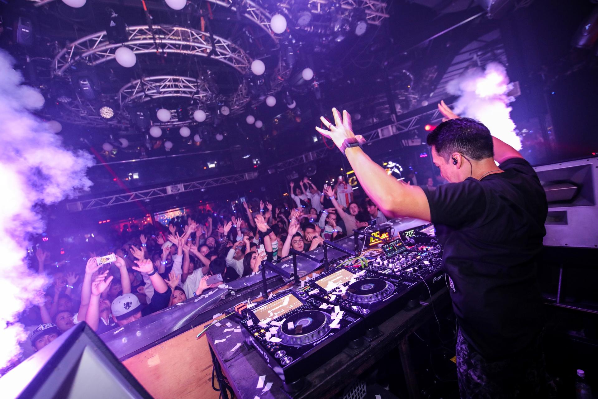 Tokyo Shinjuku: WARP Nightclub Ticket & VIP (For Foreign) - Thumbnail 14
