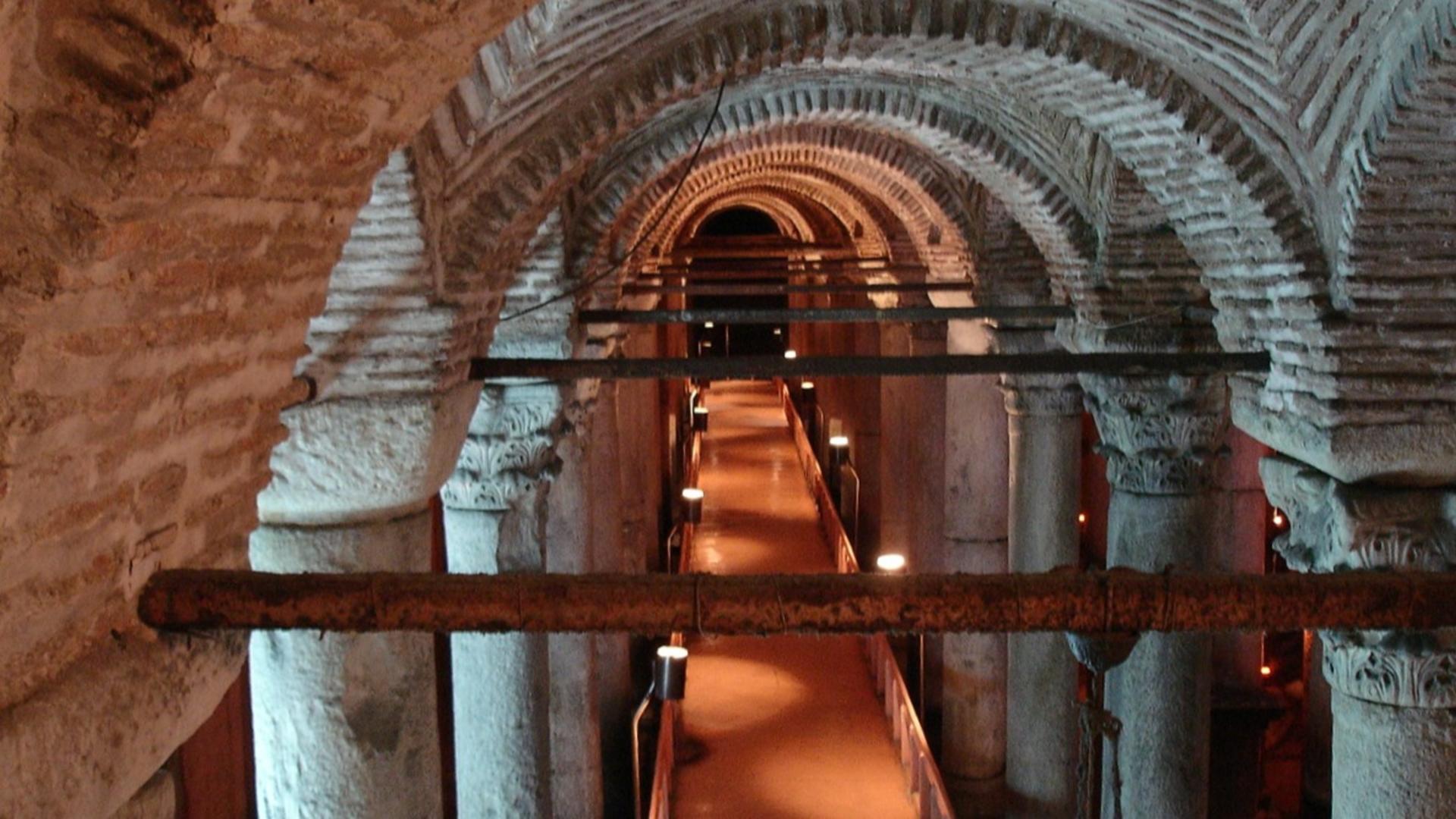Basilica Cistern Skip-the-Line Ticket - Thumbnail 5
