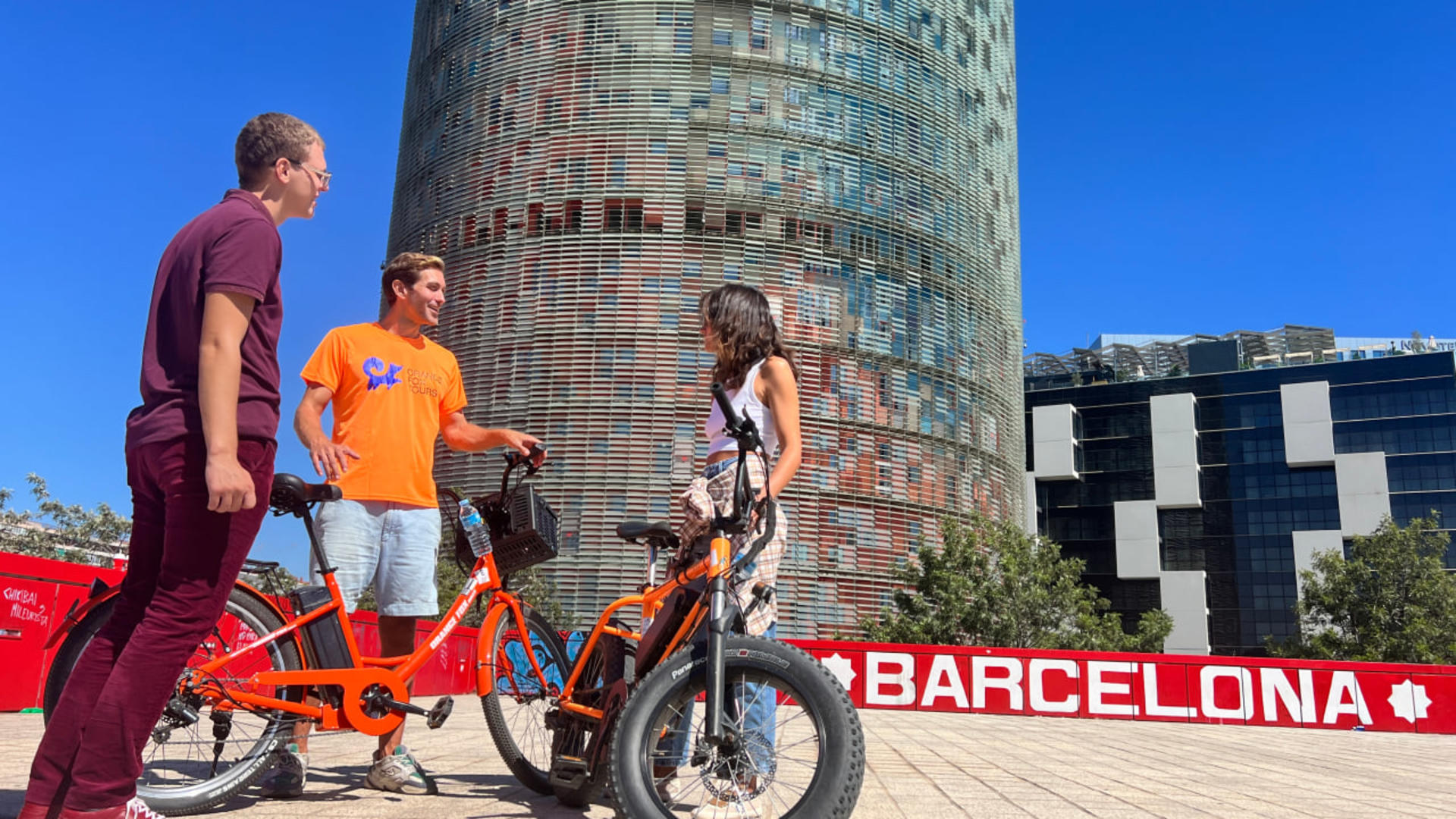 City sightseeing bike tour in Barcelona - Thumbnail 9