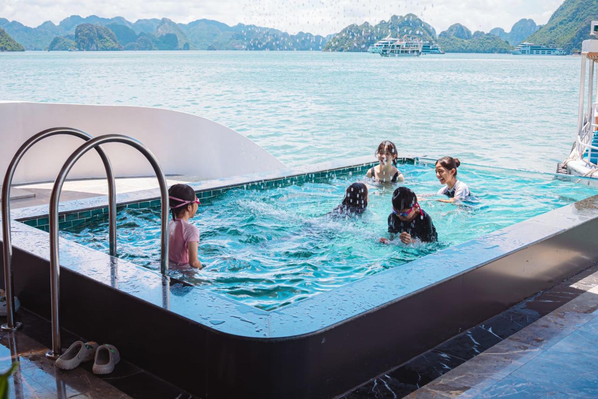 Leona Day Cruise: Ha Long Bay, Sung Sot Cave, Ti Top Island  - Thumbnail 45