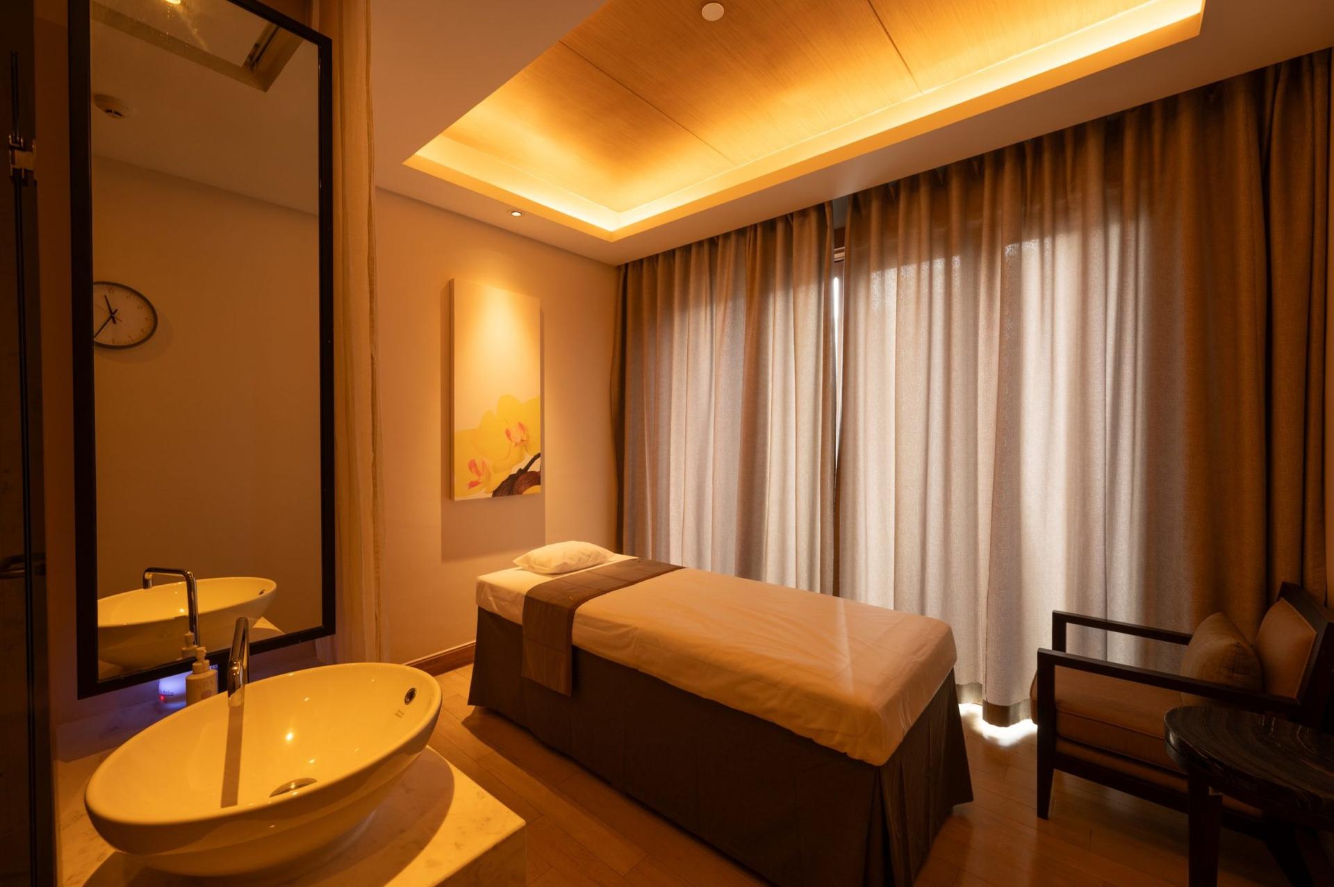 Let's Relax Spa at Radisson Blu Plaza Hotel in Bangkok - Thumbnail 4