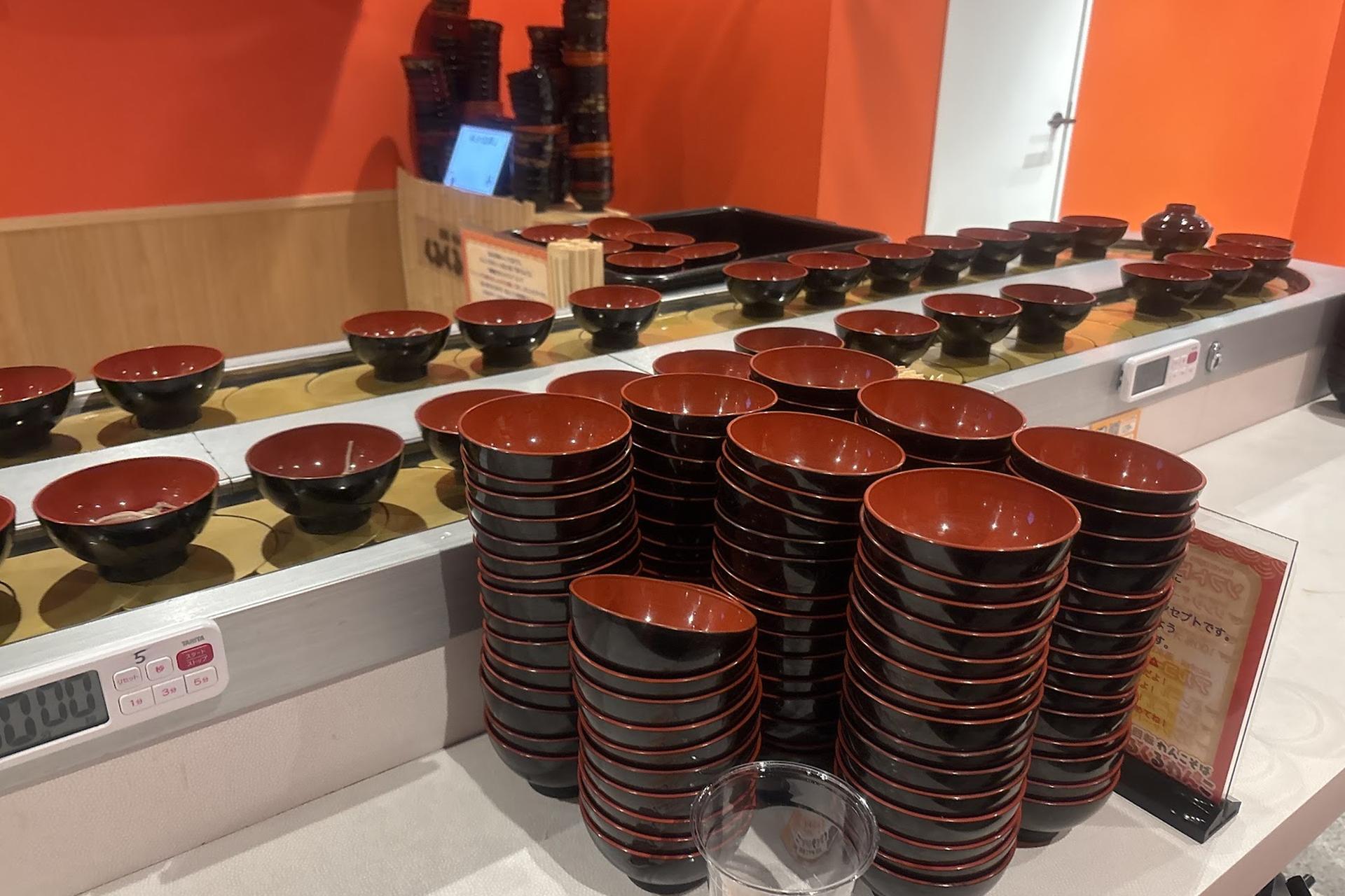 Tokyo: Shinjuku All-You-Can-Eat Conveyor-Belt Wanko Soba Experience - Thumbnail 4