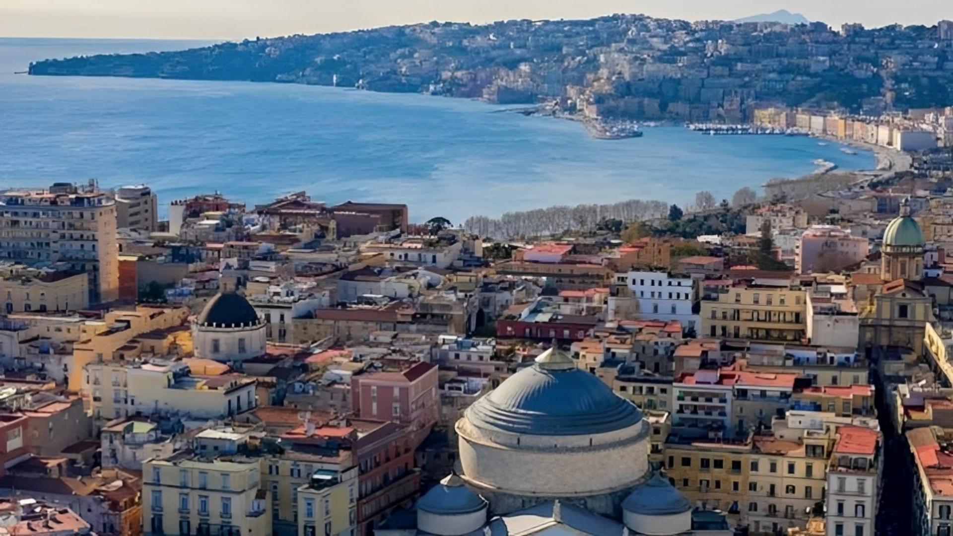 Naples hop-on hop-off bus by Tramvia Napoli - Thumbnail 3