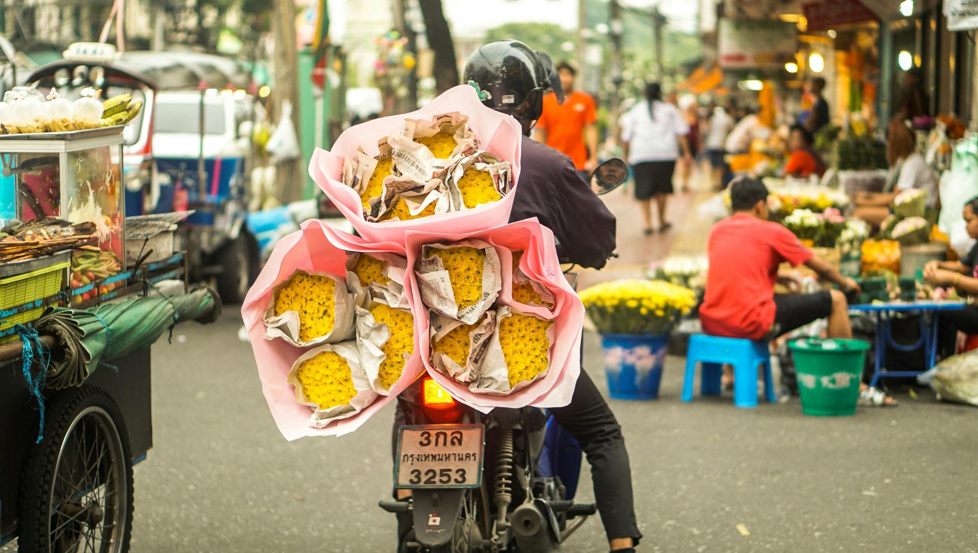 Bangkok Temple and City Tour With Wat Traimit and Royal Grand Palace - Thumbnail 16