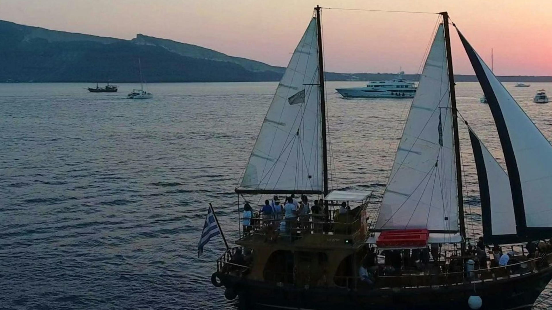 Sunset cruise tour in Santorini - Image 1