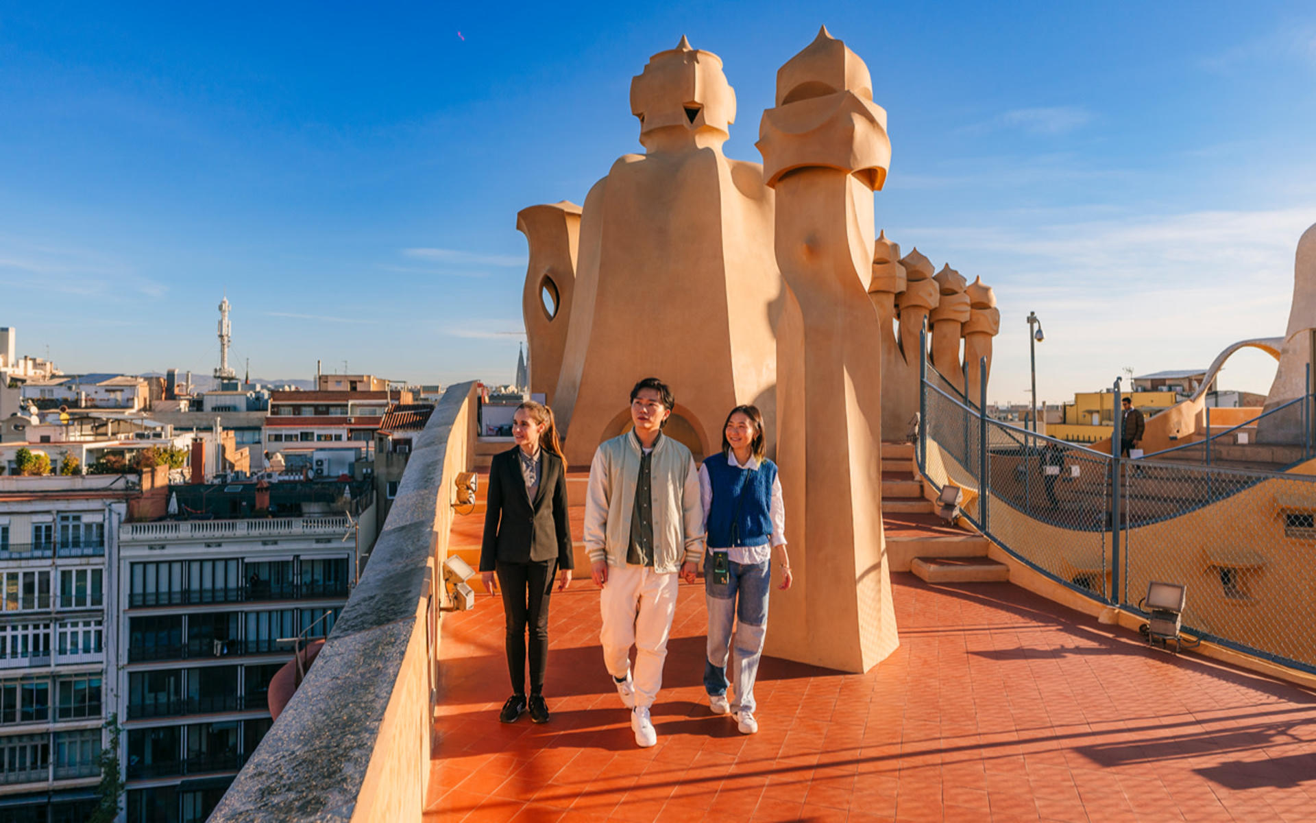 Barcelona: Casa Mila (La Pedrera) Sunrise Tour - Thumbnail 3