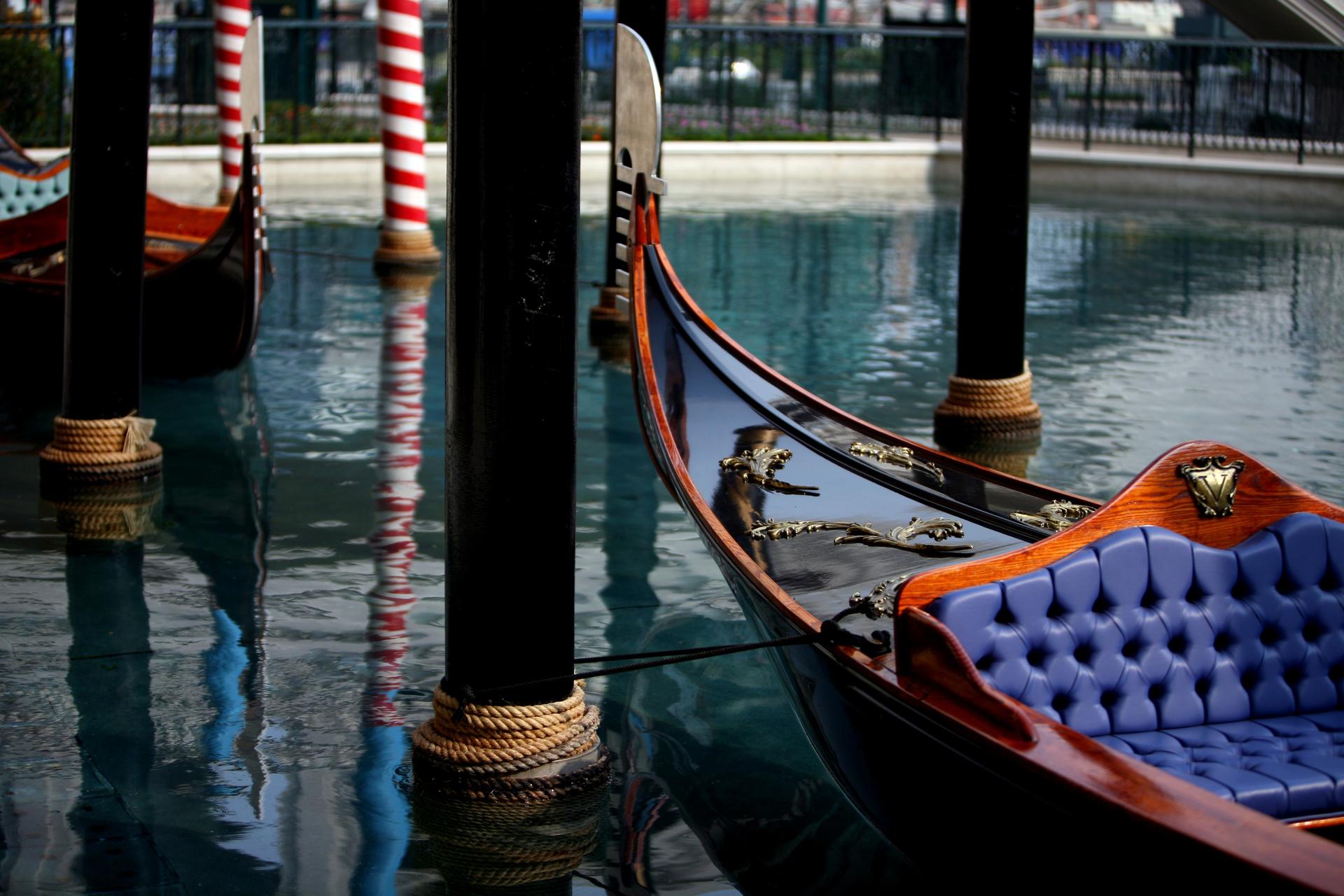 Gondola Ride at The Venetian Macao - Thumbnail 9