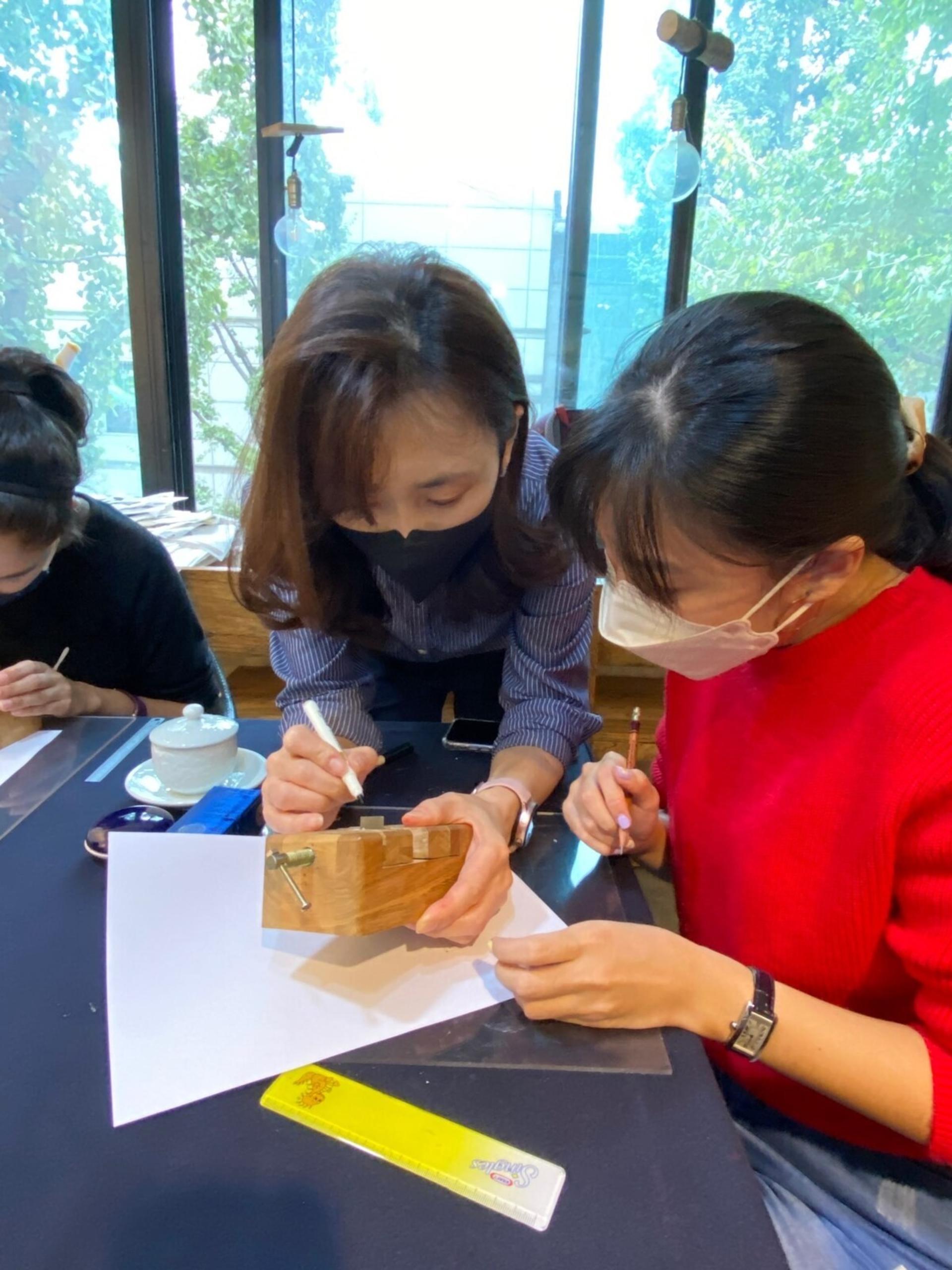 Create Your Korean Name Seal with a Calligrapher in Insadong, Seoul - Thumbnail 18