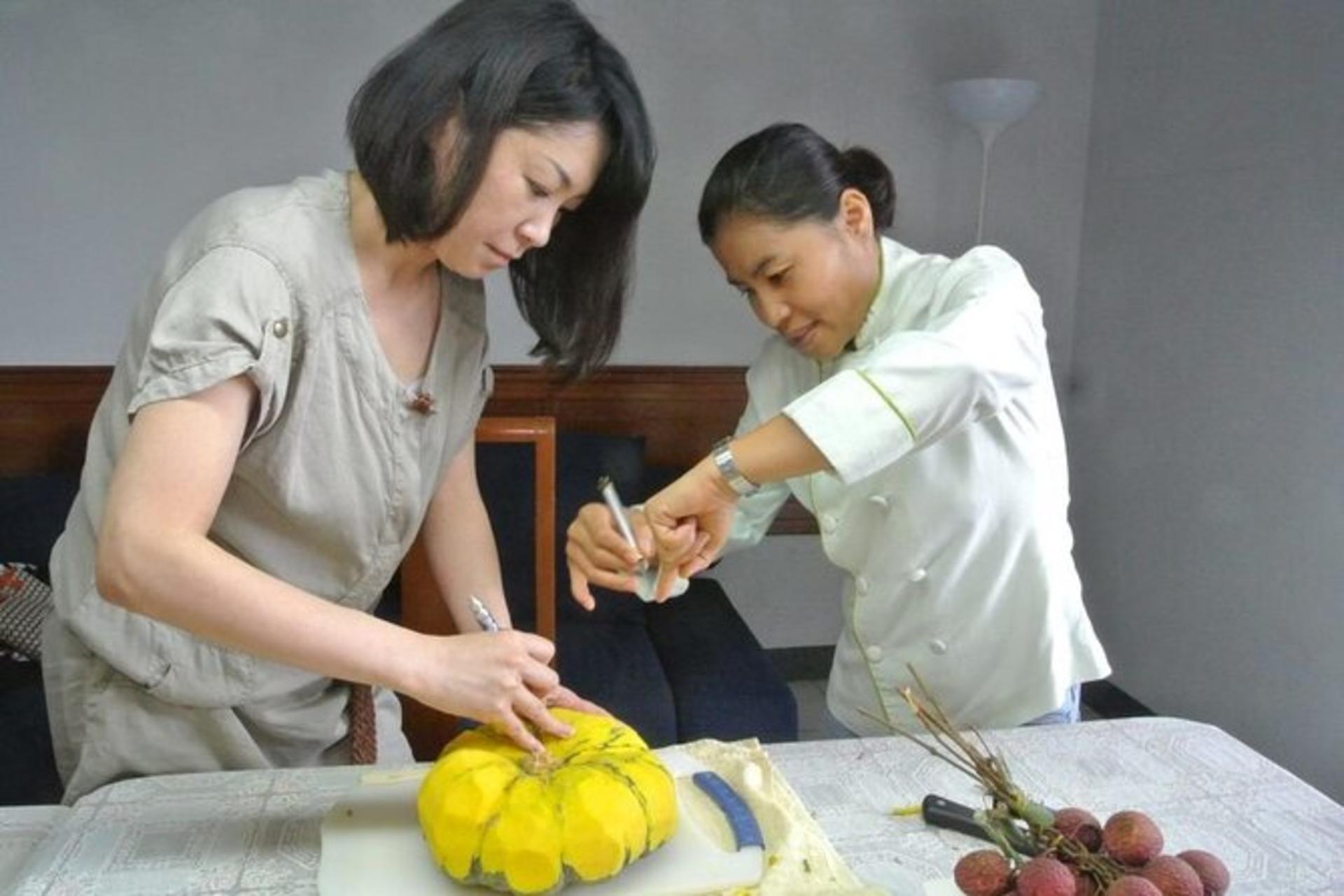 Traditional Thai Fruit and Vegetable Carving Class - Thumbnail 21