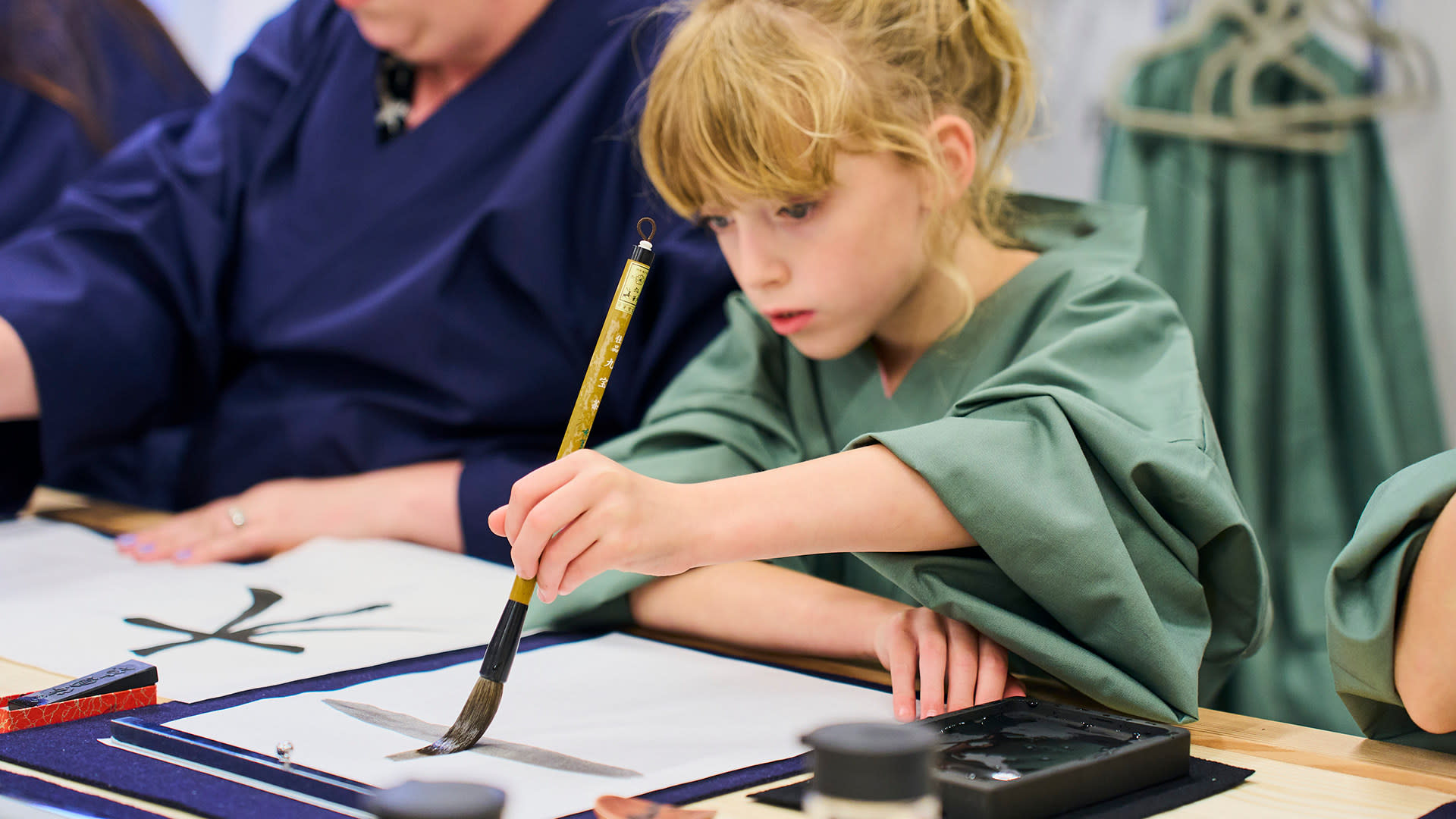 Tokyo: Shinjuku Calligraphy Workshop & Scroll - Thumbnail 8