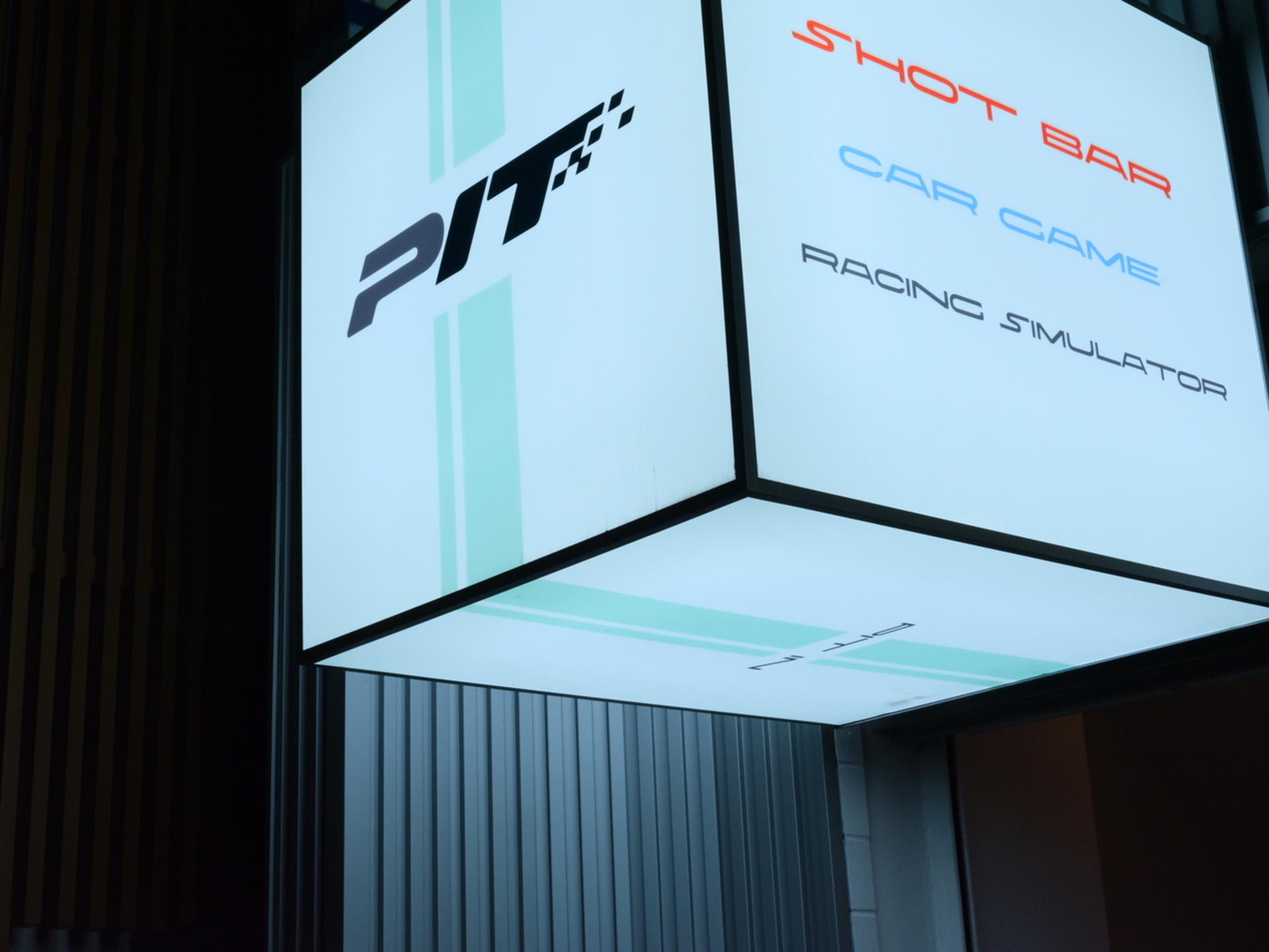 Tokyo Akasaka: PIT BAR – Pit Stop Challenge &4WD Building! - Thumbnail 3