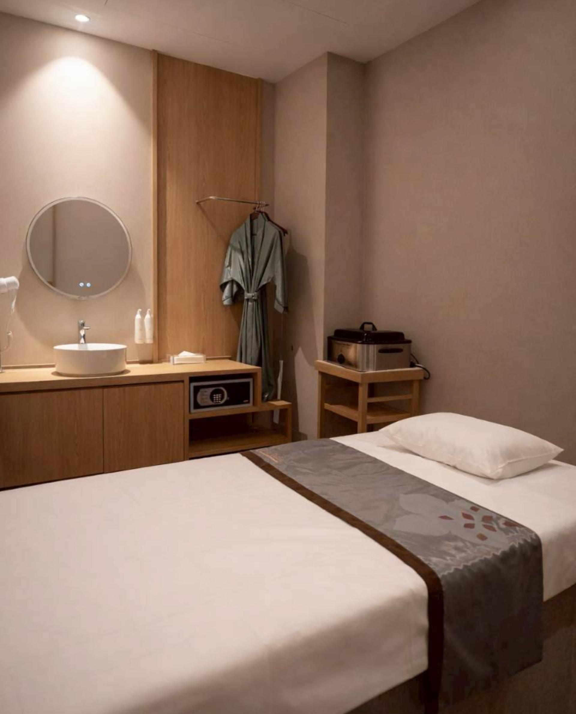 Let's Relax Spa  at Galeri 24 in Bangkok - Thumbnail 5