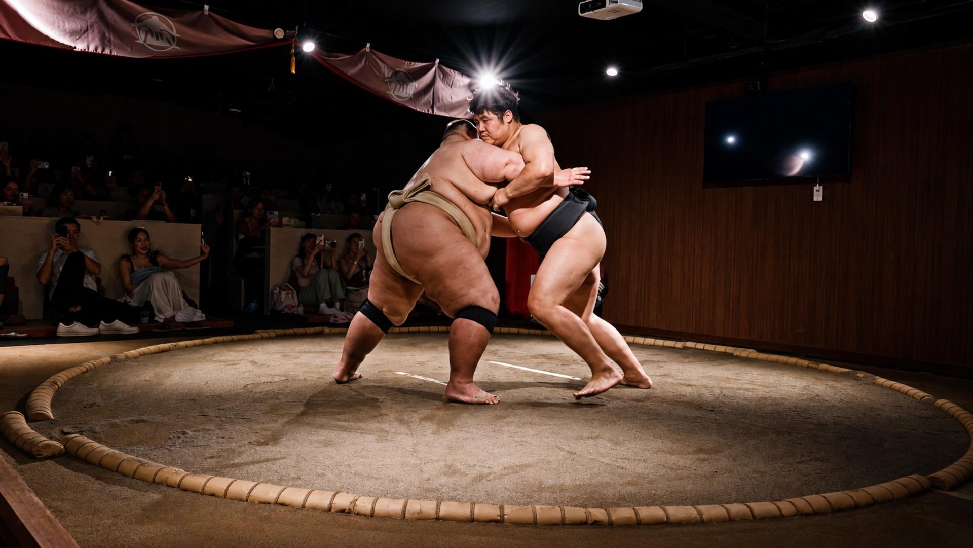 Tokyo: Shibuya Sumo Show with Drink and Photo - Thumbnail 6