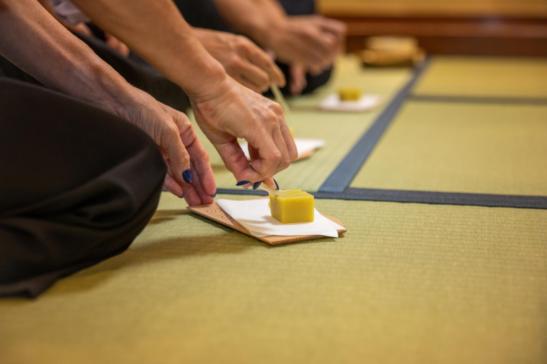 Tea Ceremony Experience in Asakusa Tokyo - Thumbnail 3