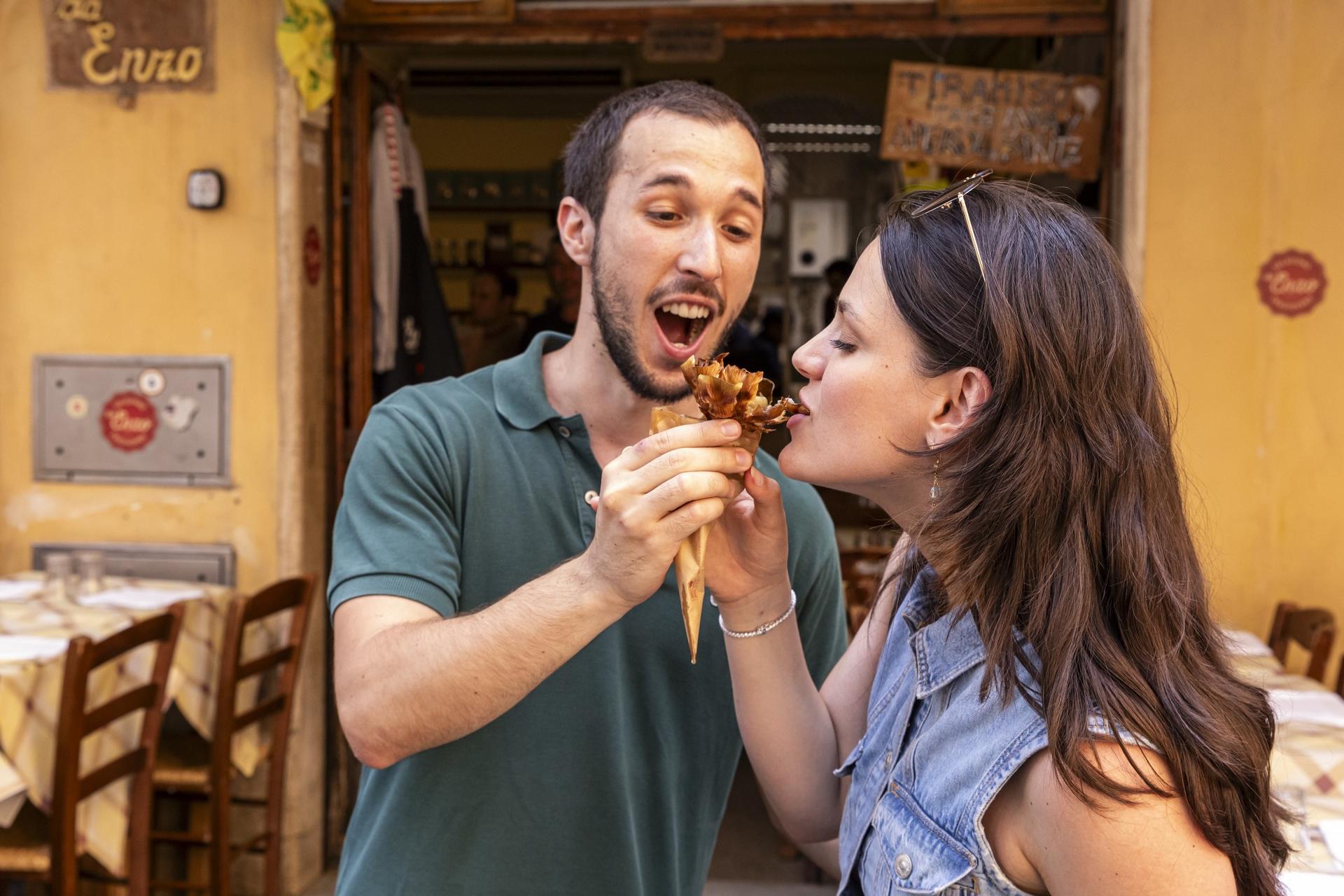 Twilight Trastevere food tour with wine tasting in Rome