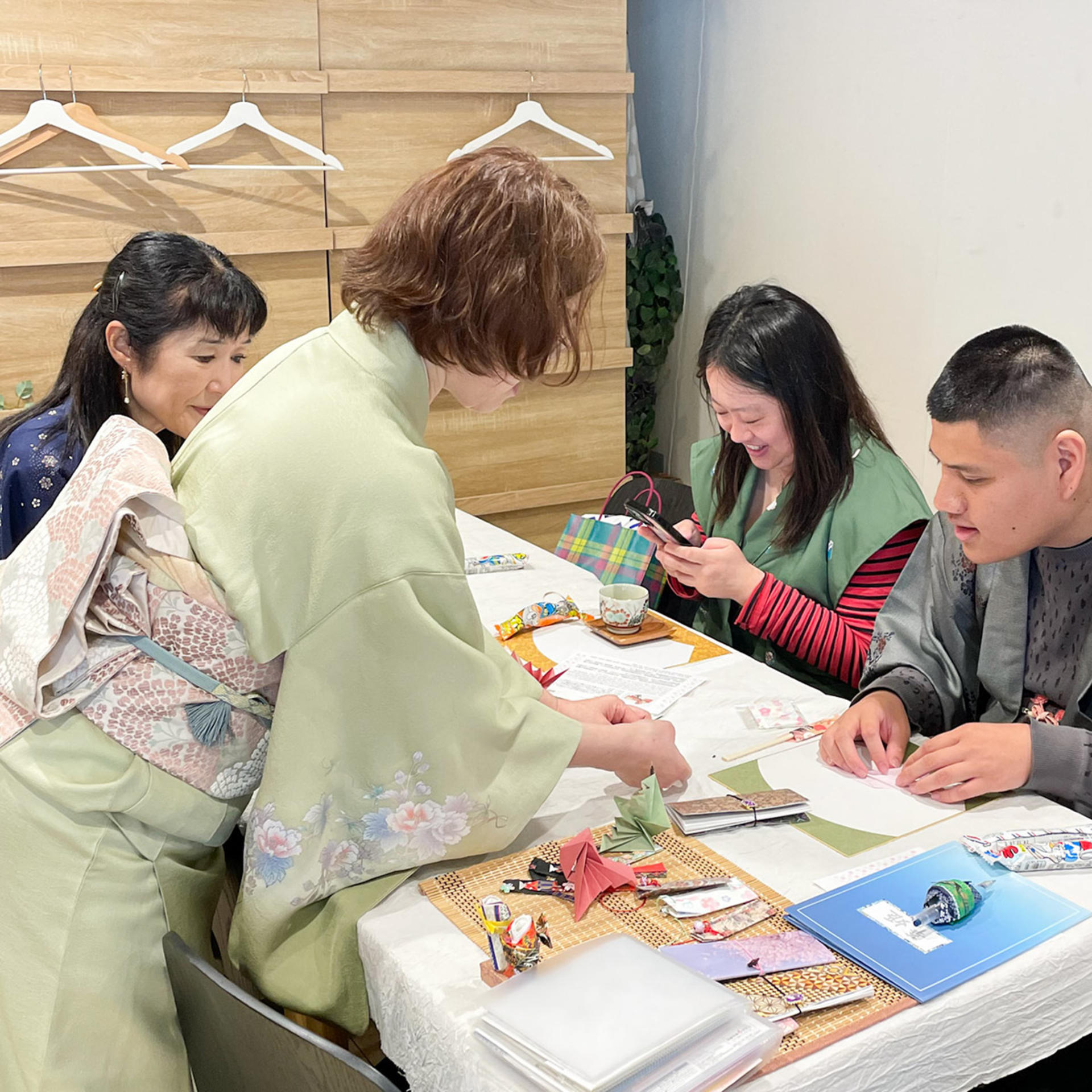 Japanese Hair Accessory & Brooch Making Experience (Tokyo) - Thumbnail 6