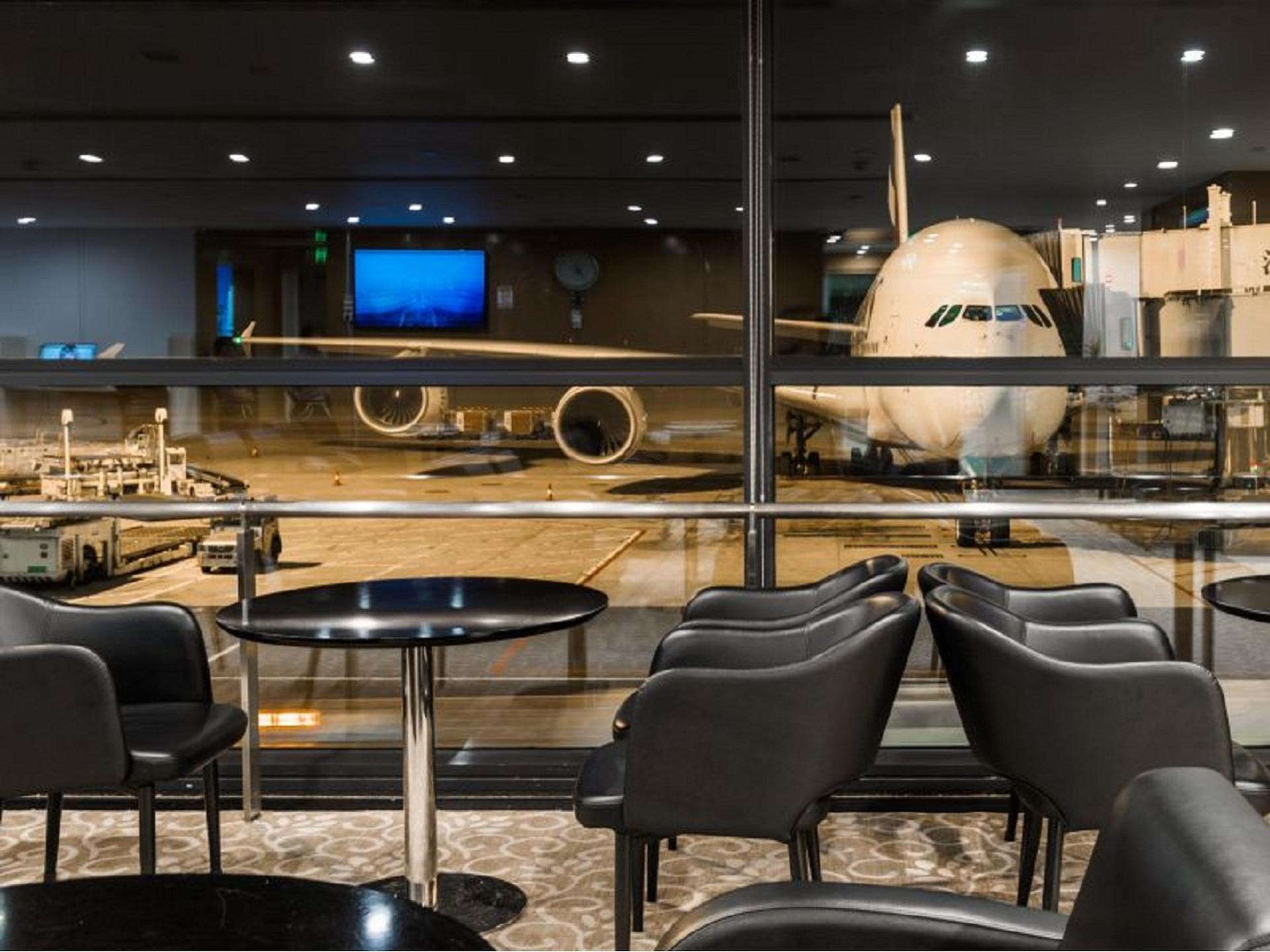 Shanghai Pudong International Airport VIP Lounge Services - Thumbnail 10
