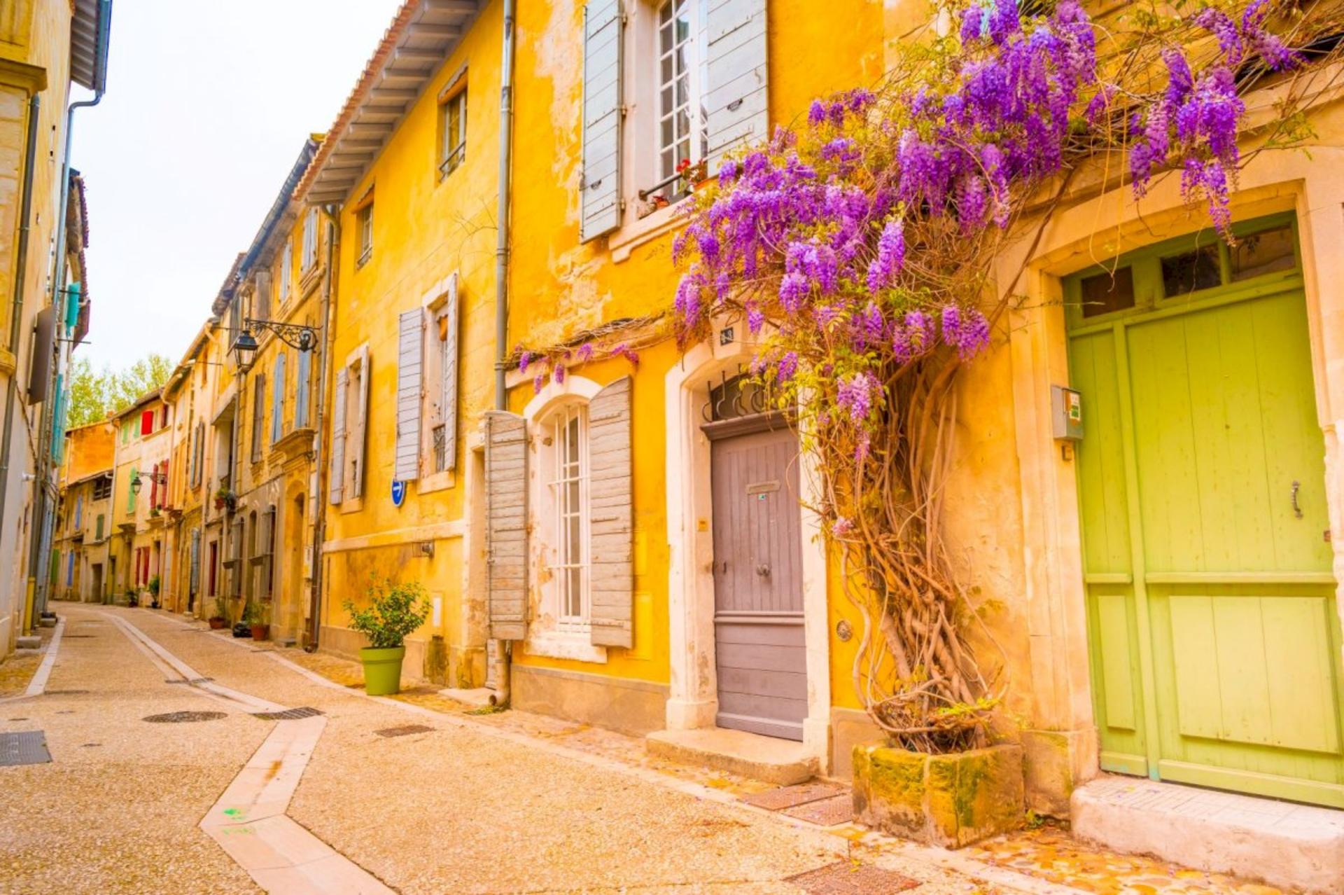 Arles, St Remy & Les Baux Village Day Tour from Aix en Provence - Thumbnail 2