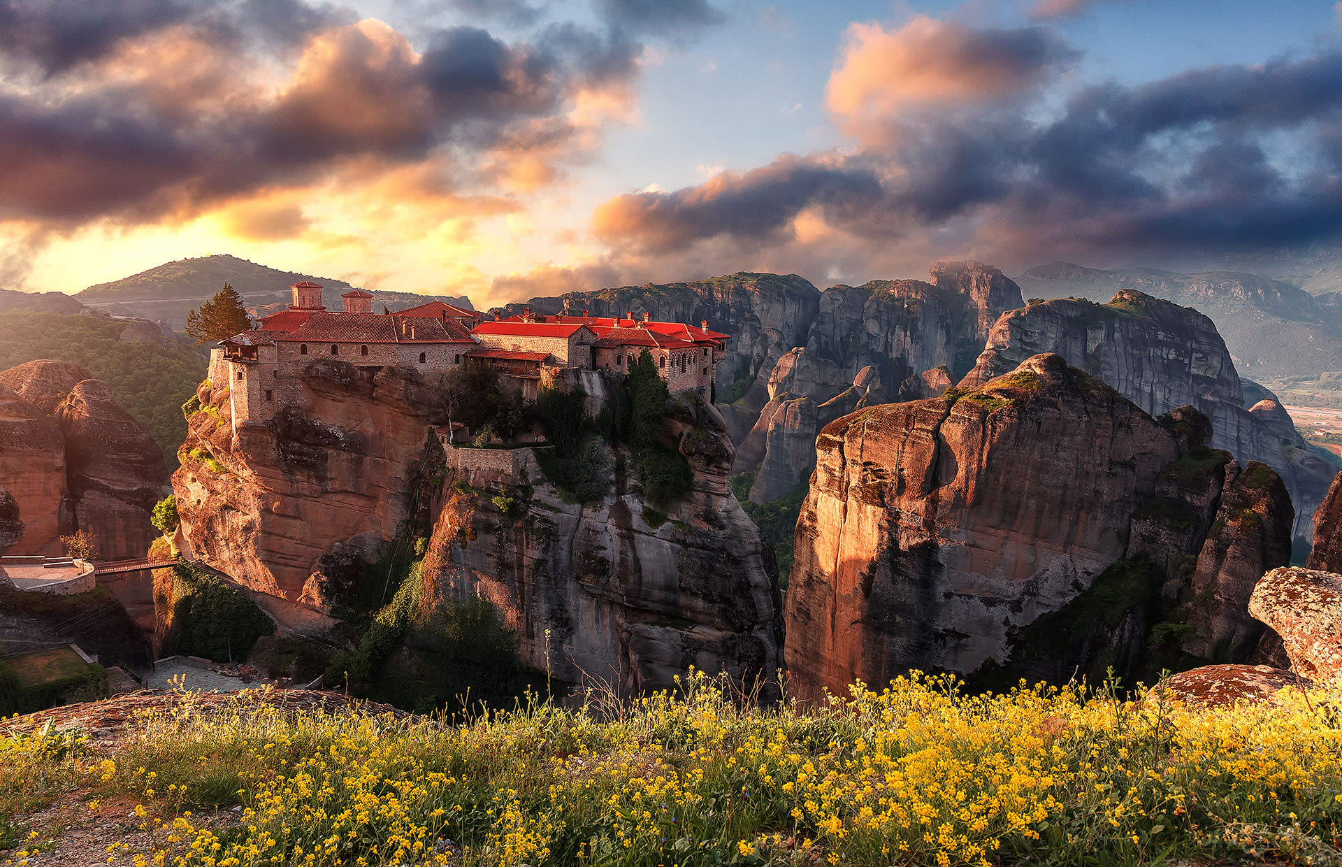 Midday monasteries and hidden caves bus tour in Meteora - Thumbnail 10