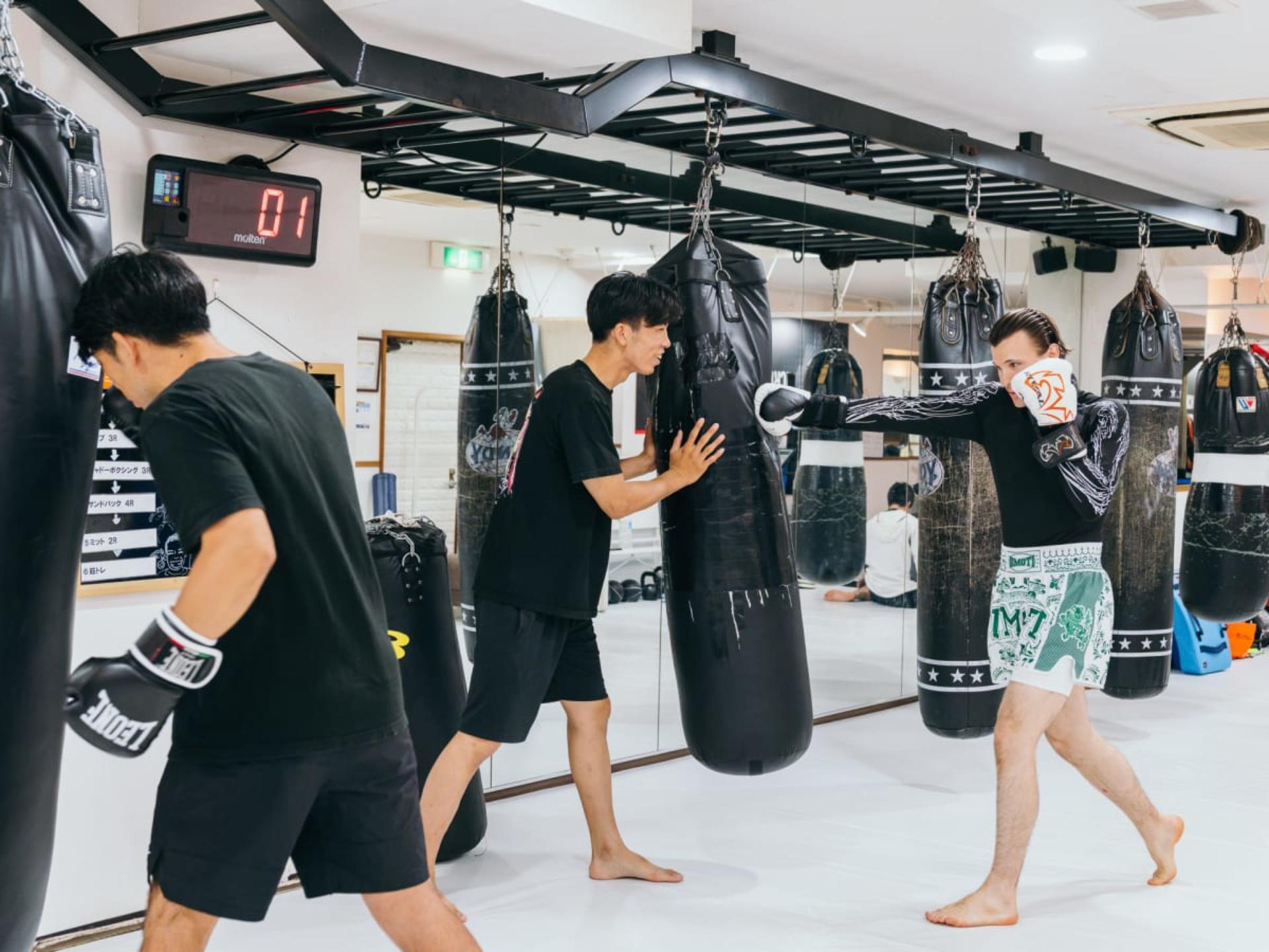 [Experience Tours Osaka]: Kickboxing with Pro Fighters - Thumbnail 2