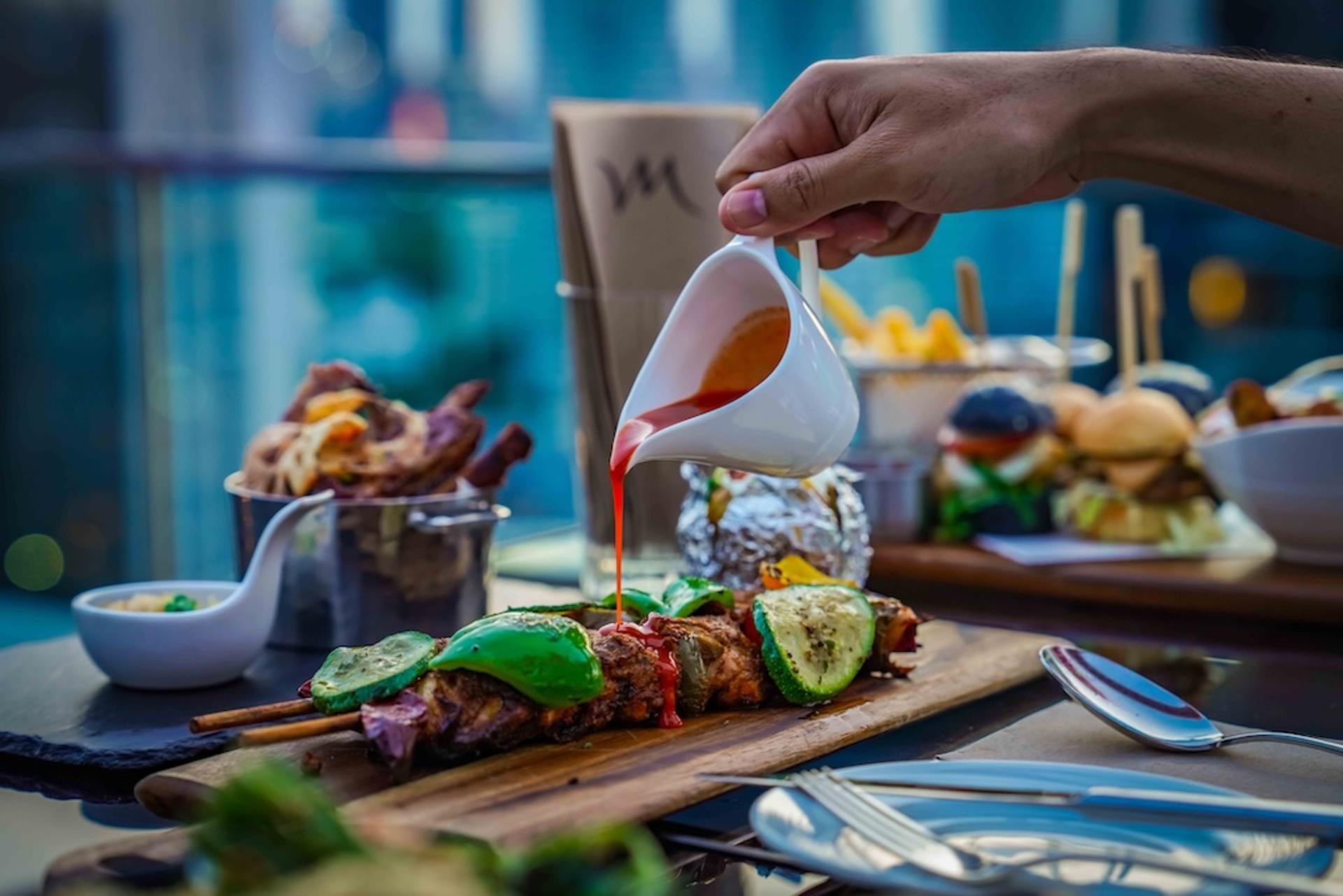 The Vue Rooftop Bar at Mercure Bangkok Sukhumvit 24 - Thumbnail 2