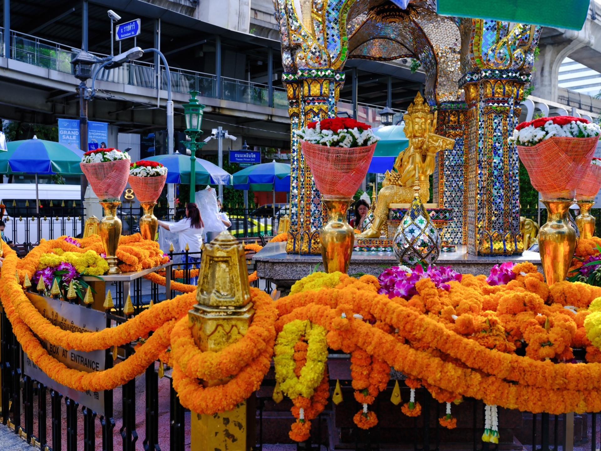 Bangkok Erawan Shrine Make a wish or Votive Online Service - Thumbnail 19