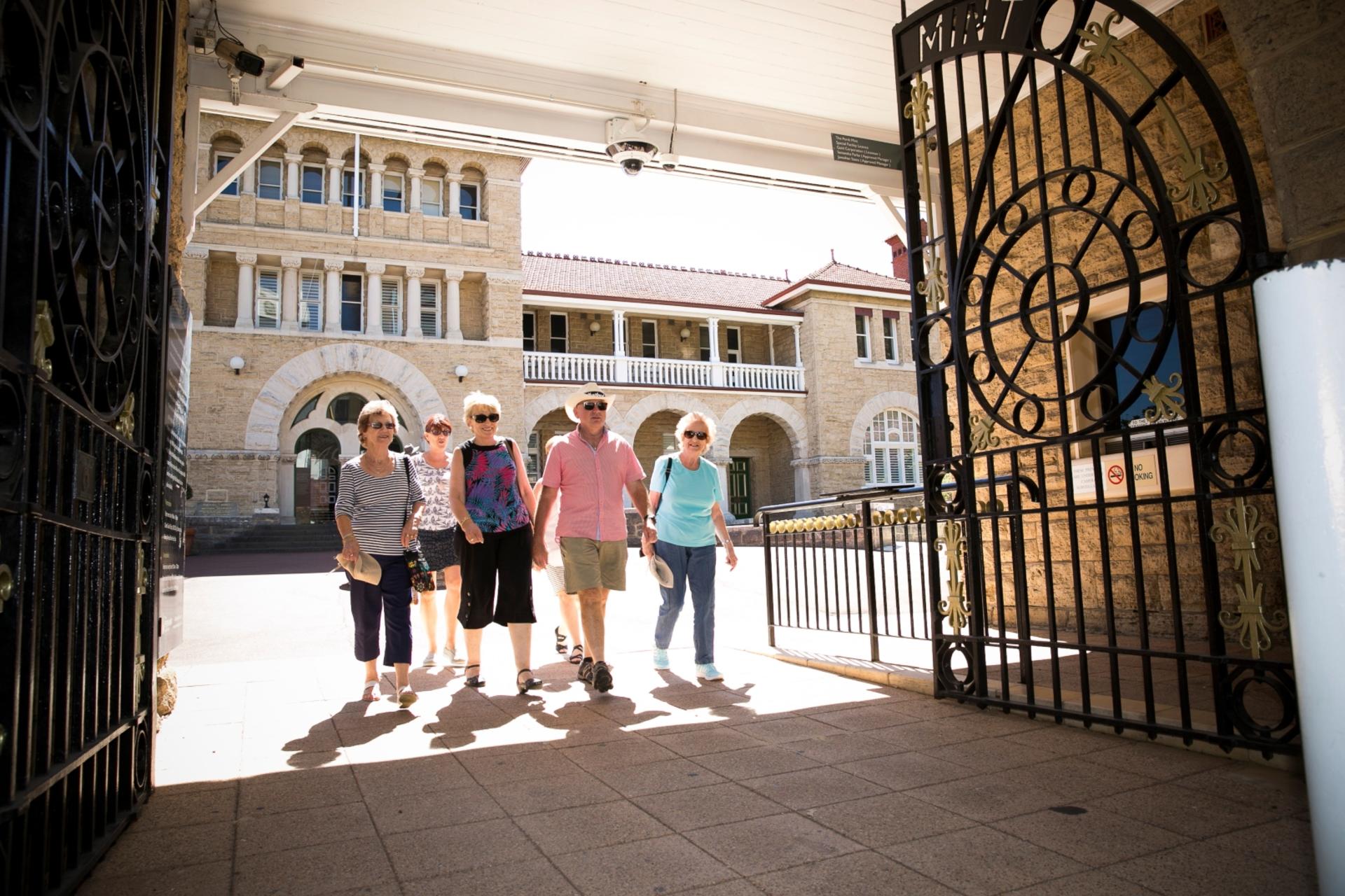 Perth Hop-On Hop-Off Bus Tour - Thumbnail 17