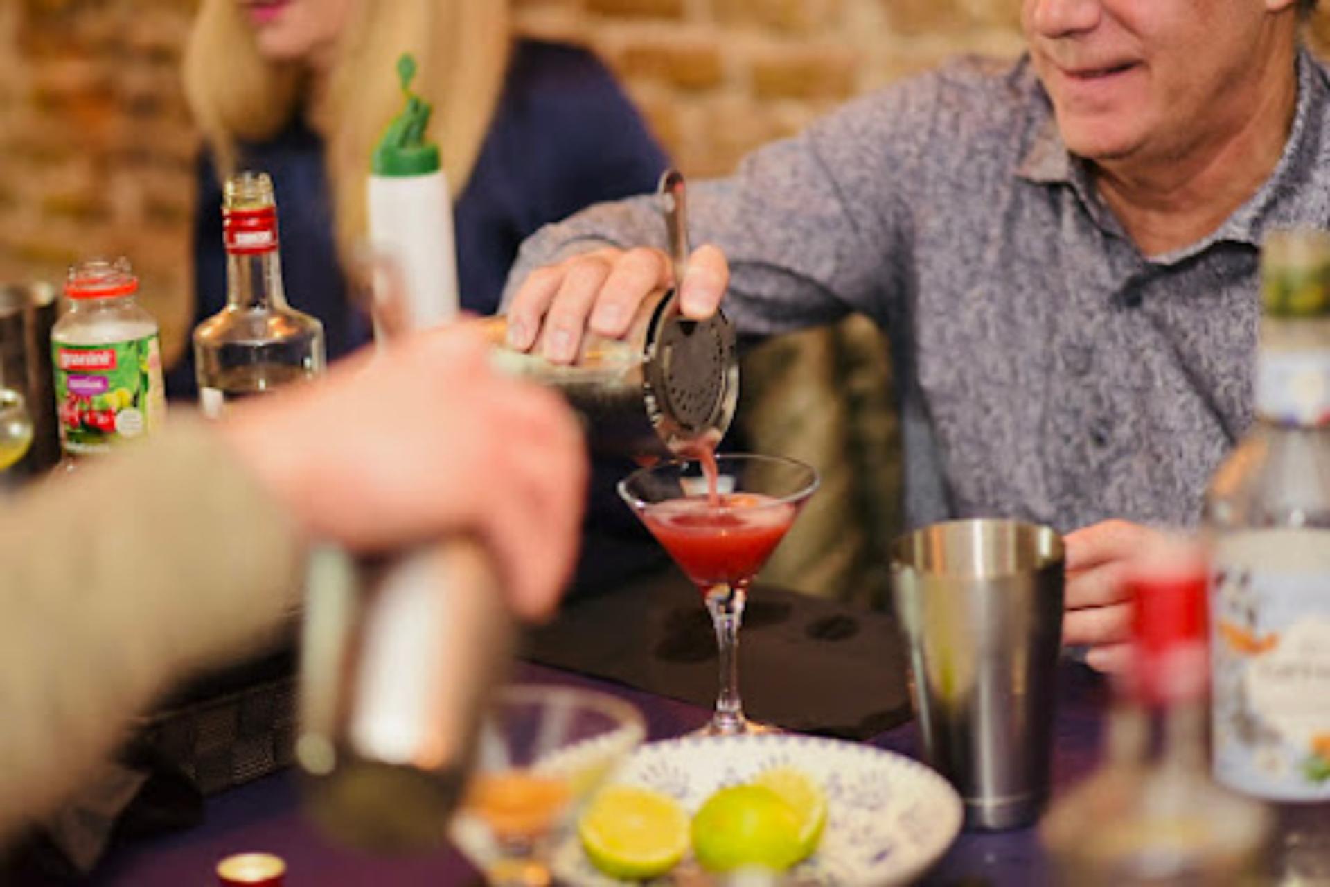 Cocktail masterclass with tapas experience in Barcelona - Thumbnail 2